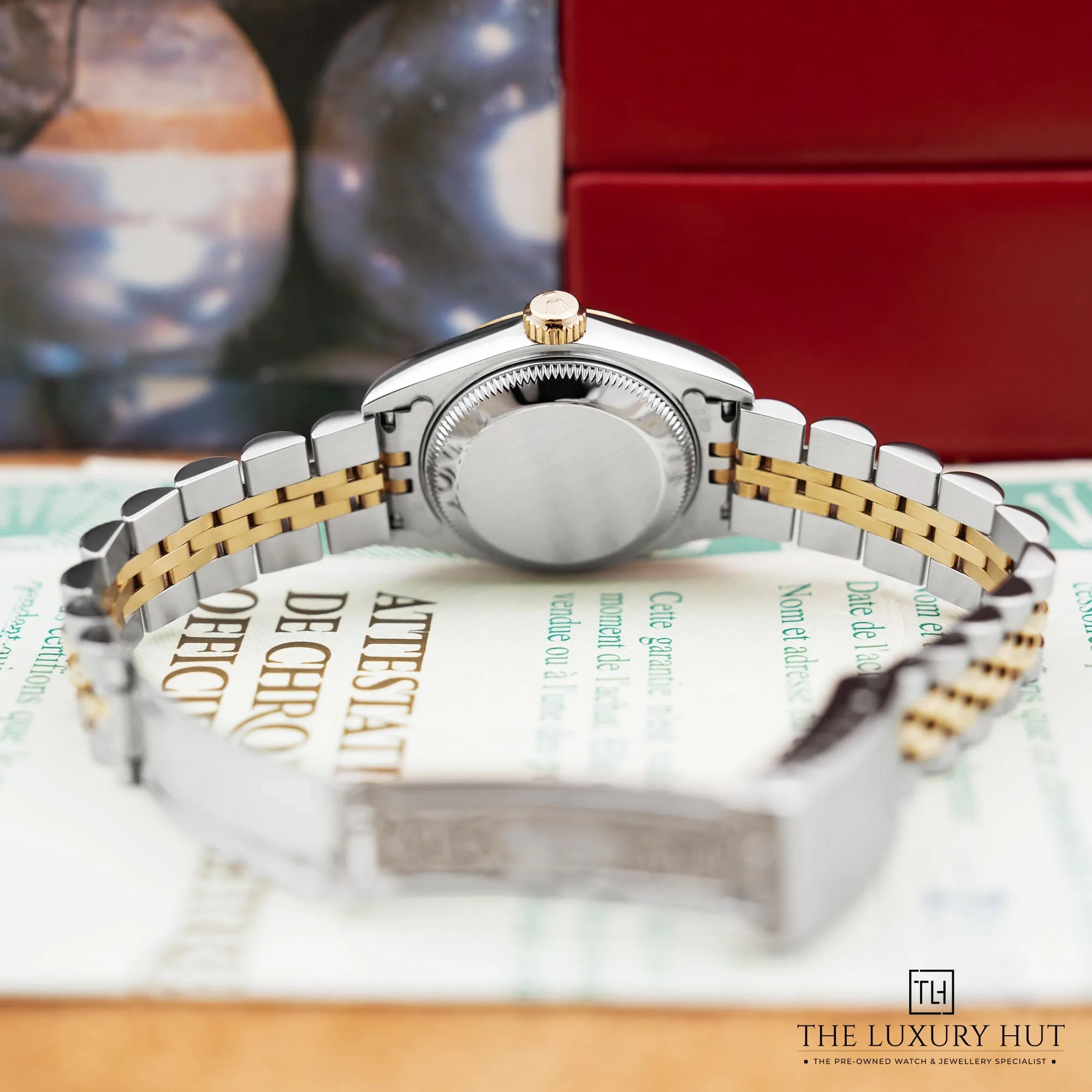 2026/01/b9e4861a-af1f-49f0-8948-7ff1a2331e32Rolex_Lady-Datejust_26_White_Diamond_Dial_52552-c.jpg.webp