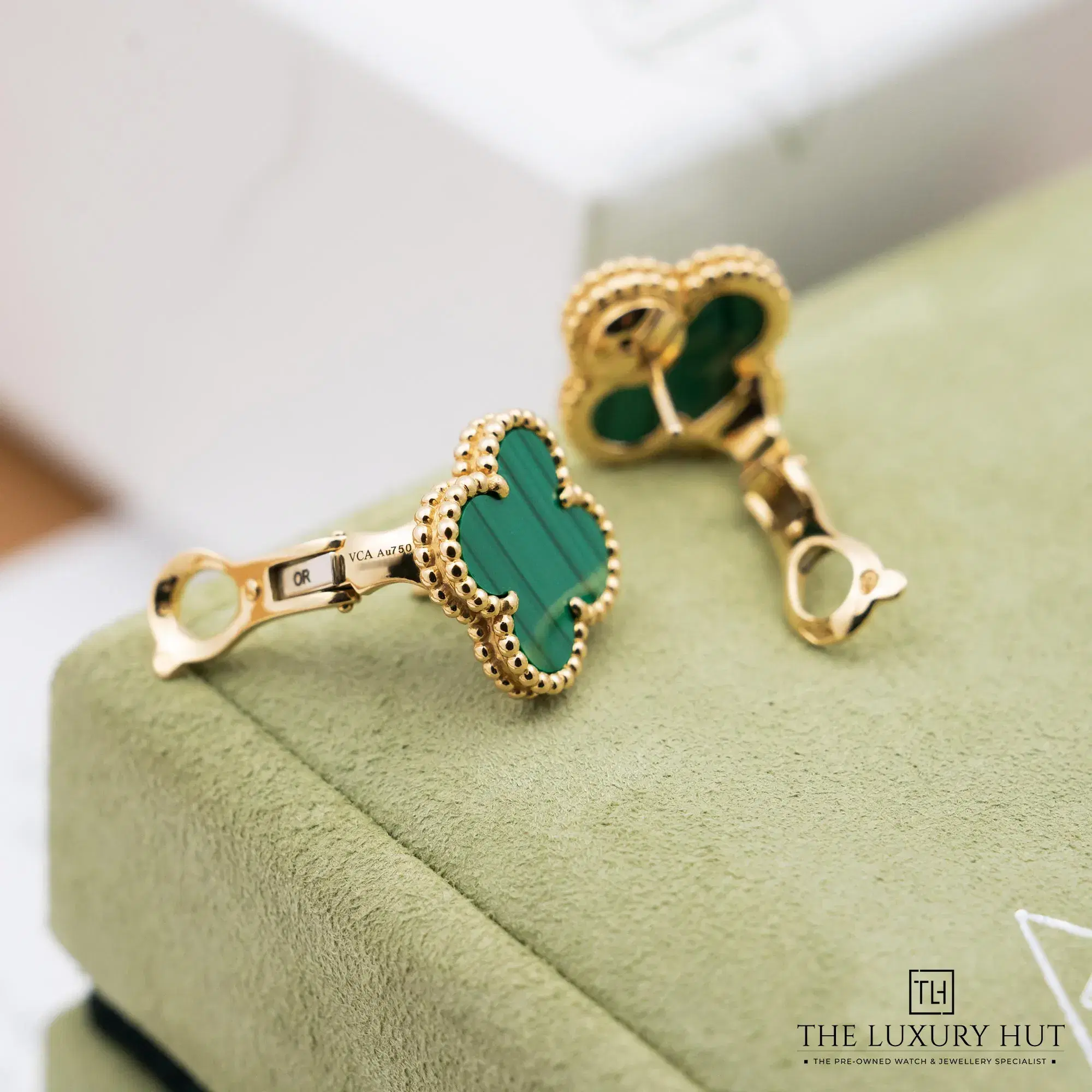 2026/01/d1ff684e-5fbf-48a7-b851-d78dd3d5b572Van_Cleef_Vintage_Alhambra_Gold_Malachite_Earrings_52595-d.jpg.webp