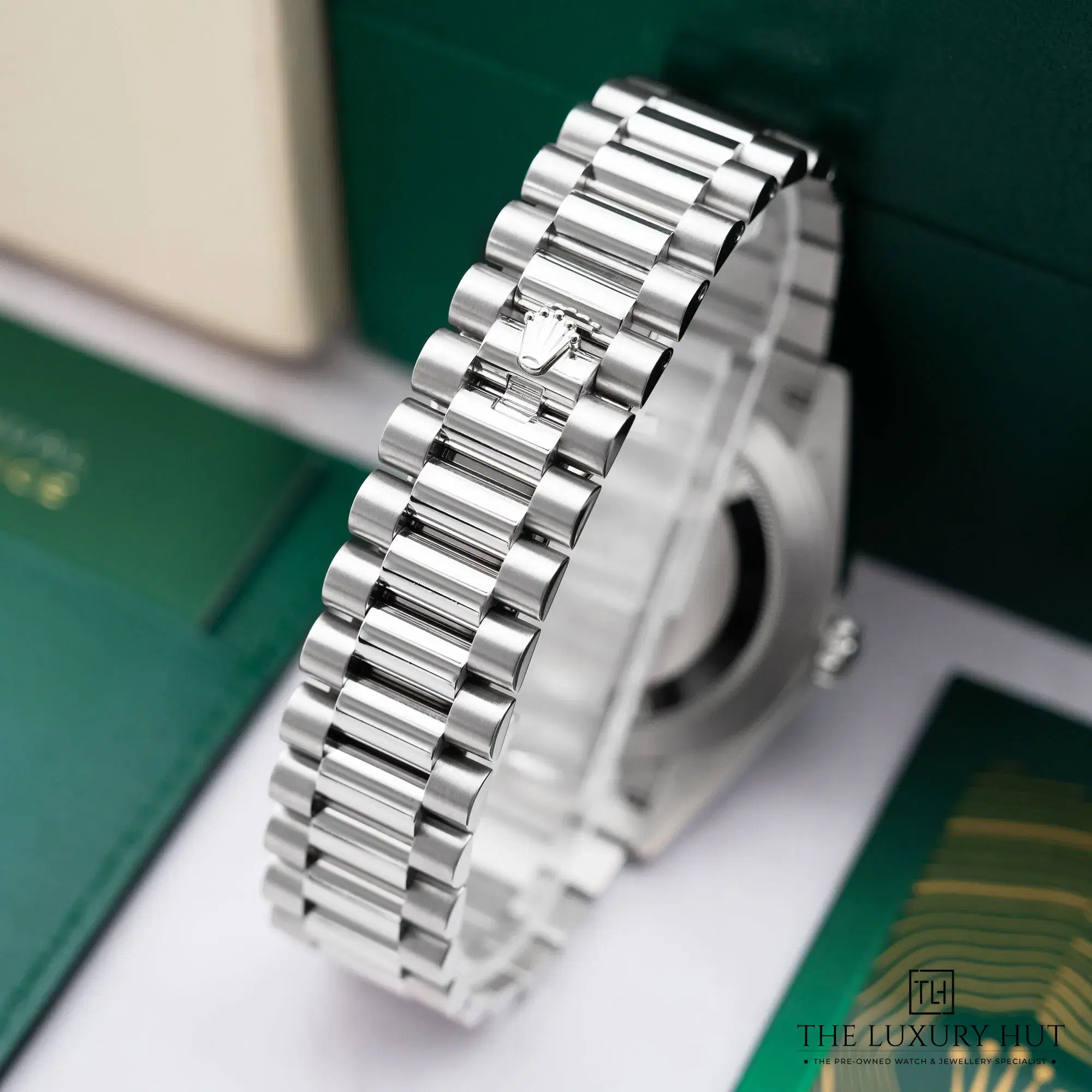 2026/01/e49fe89e-0bcd-4294-b317-eea32fdf1fc8Rolex_Day-Date_40_Platinum_Ice_Blue_Dial_LB792-e.jpg.webp