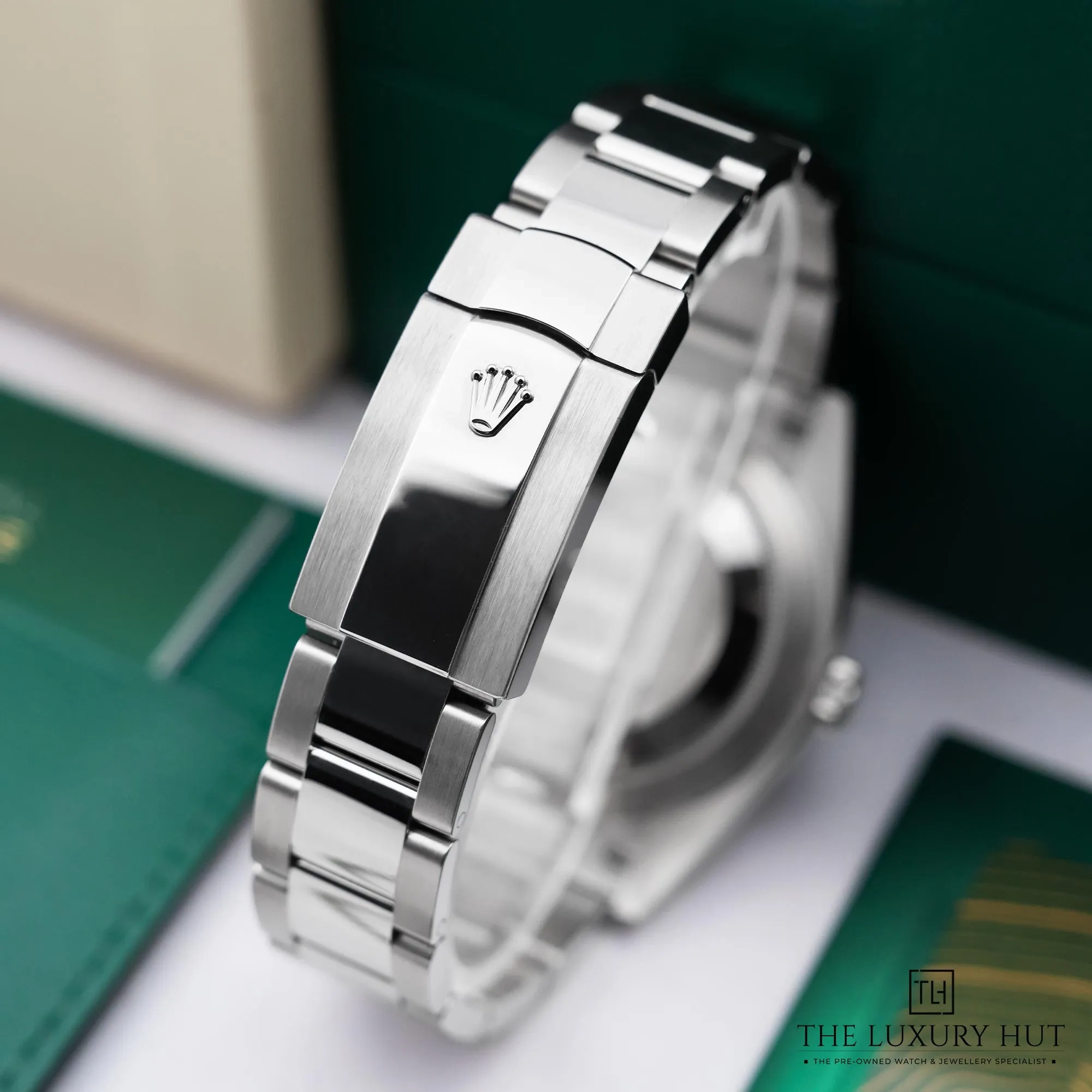2026/01/e82d8454-be37-47ab-ae36-7cc003efd258Rolex_Datejust_41_Steel_Gold_Black_Dial_52597-d.jpg.webp