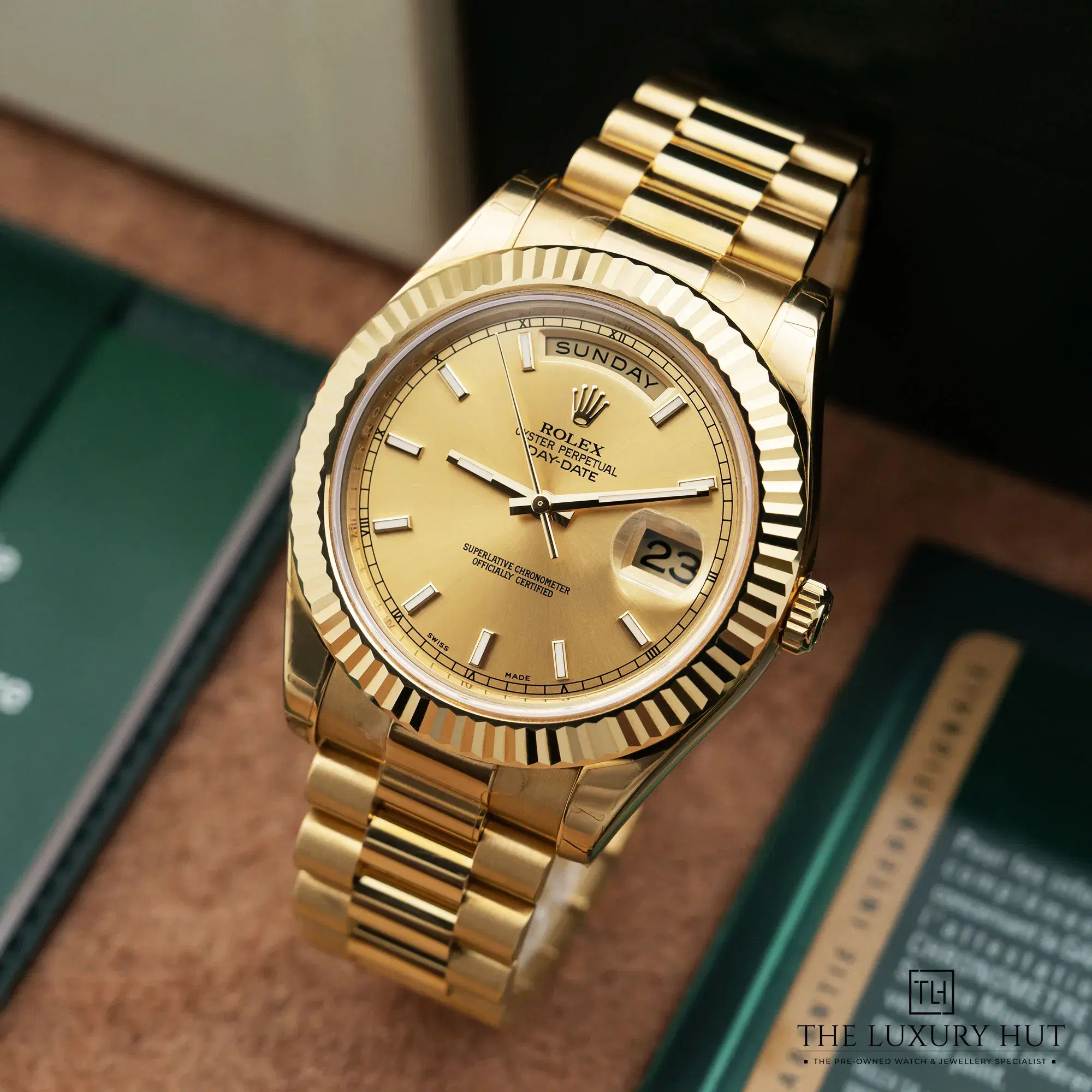 2026/01/ec1b78c5-ea8d-4f96-b2d6-bd1e3931f7bdRolex_Day-Date_II_41mm_Champagne_Dial_52613-b.jpg.webp