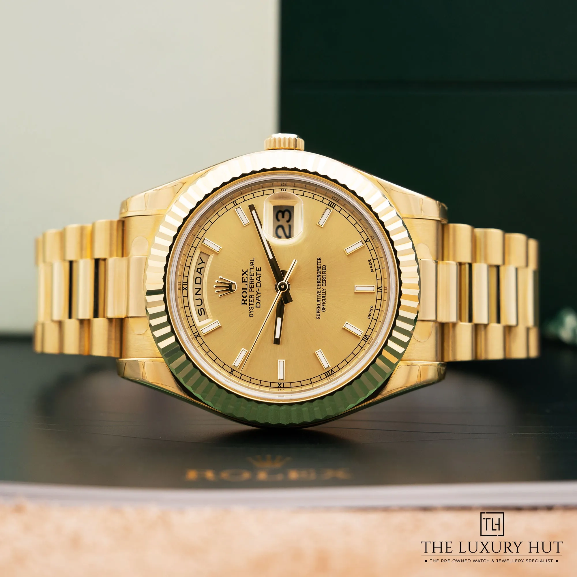 2026/01/fb8f4d45-b139-4689-8bdf-cbb349f76337Rolex_Day-Date_II_41mm_Champagne_Dial_52613-c.jpg.webp