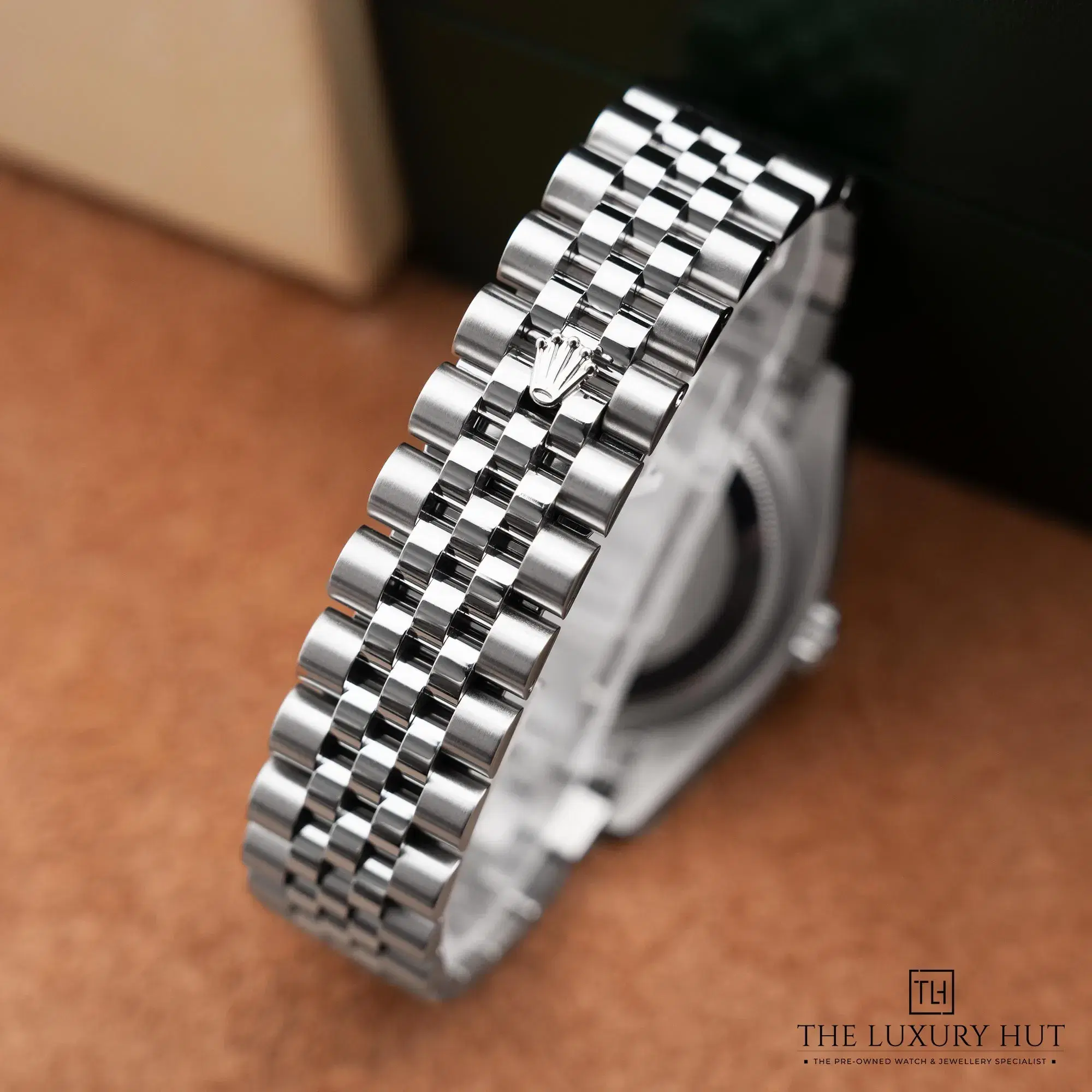 2026/02/284c16c8-789c-42f5-885b-a720c9188542Rolex_Datejust_36_Steel_MOP_Diamond_New_52559-d.jpg.webp