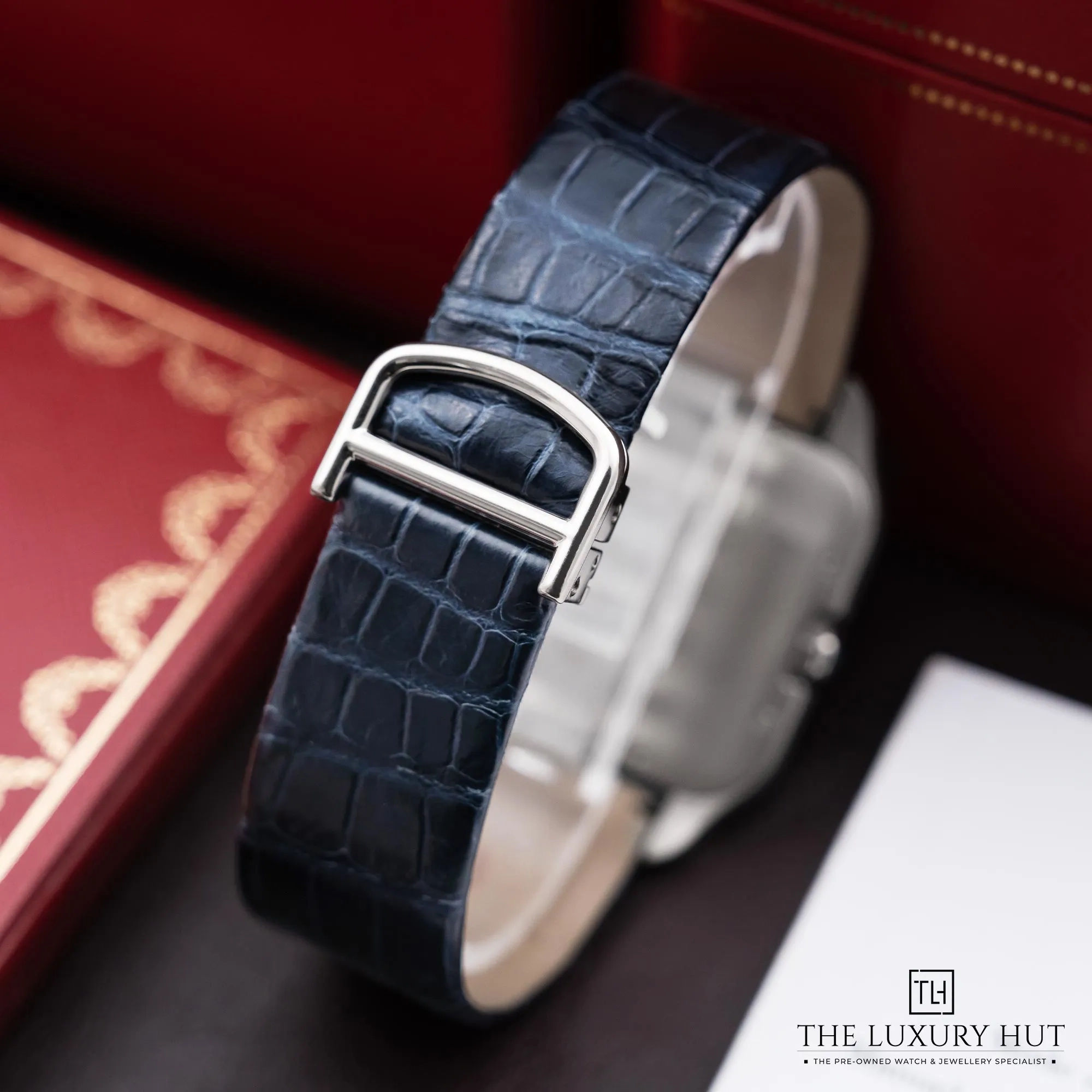 2026/02/2f2b8de8-e7f3-4f68-9a22-2d326e4029bdCartier_Santos-Dumont_Gold_35mm_Silver_52669-d.jpg.webp