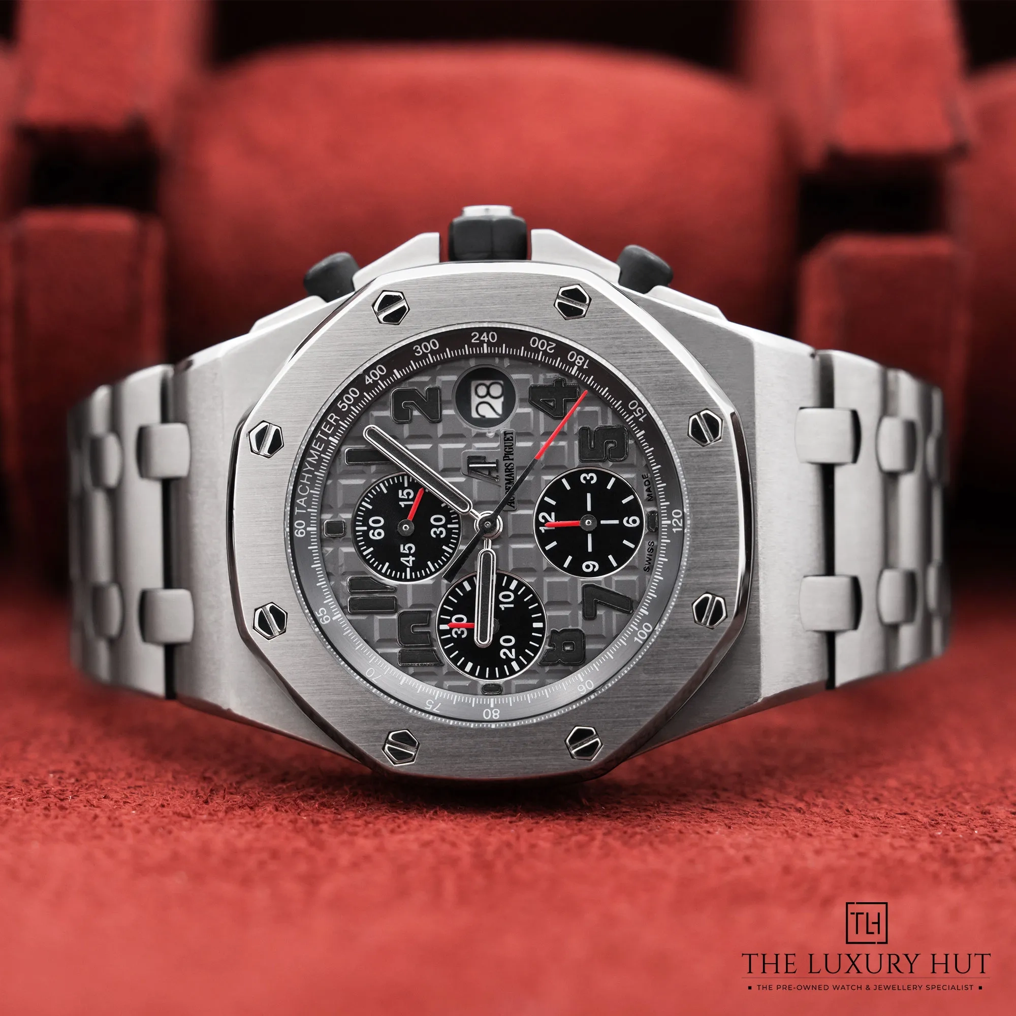 2026/02/3de44837-065d-40da-903a-ebc83386cf3dAP_Royal_Oak_Chronograph_Titanium_Grey_New_52587-cc.jpg.webp