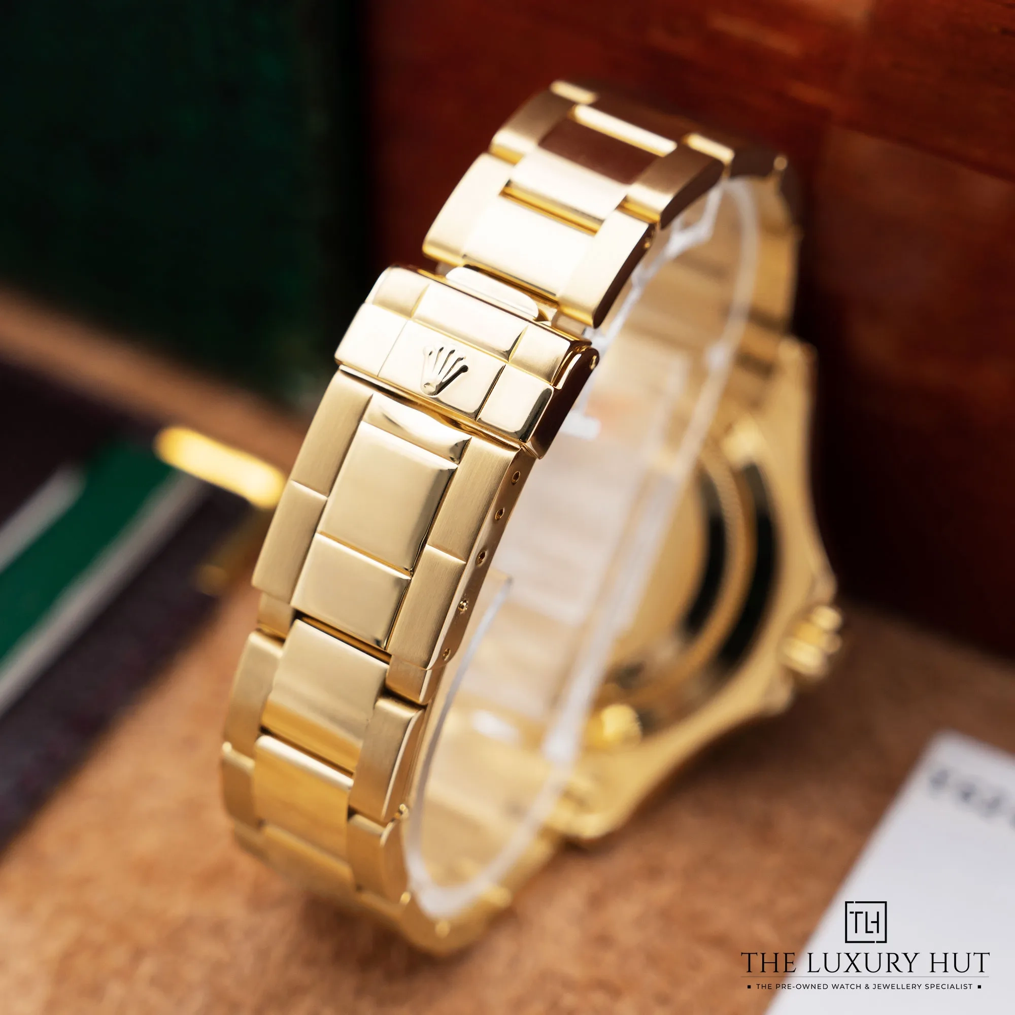 2026/02/76ae6723-5ea1-402a-89c4-ebb090478153Rolex_Yacht-Master_40_Yellow_Gold_Champagn_52660-e.jpg.webp
