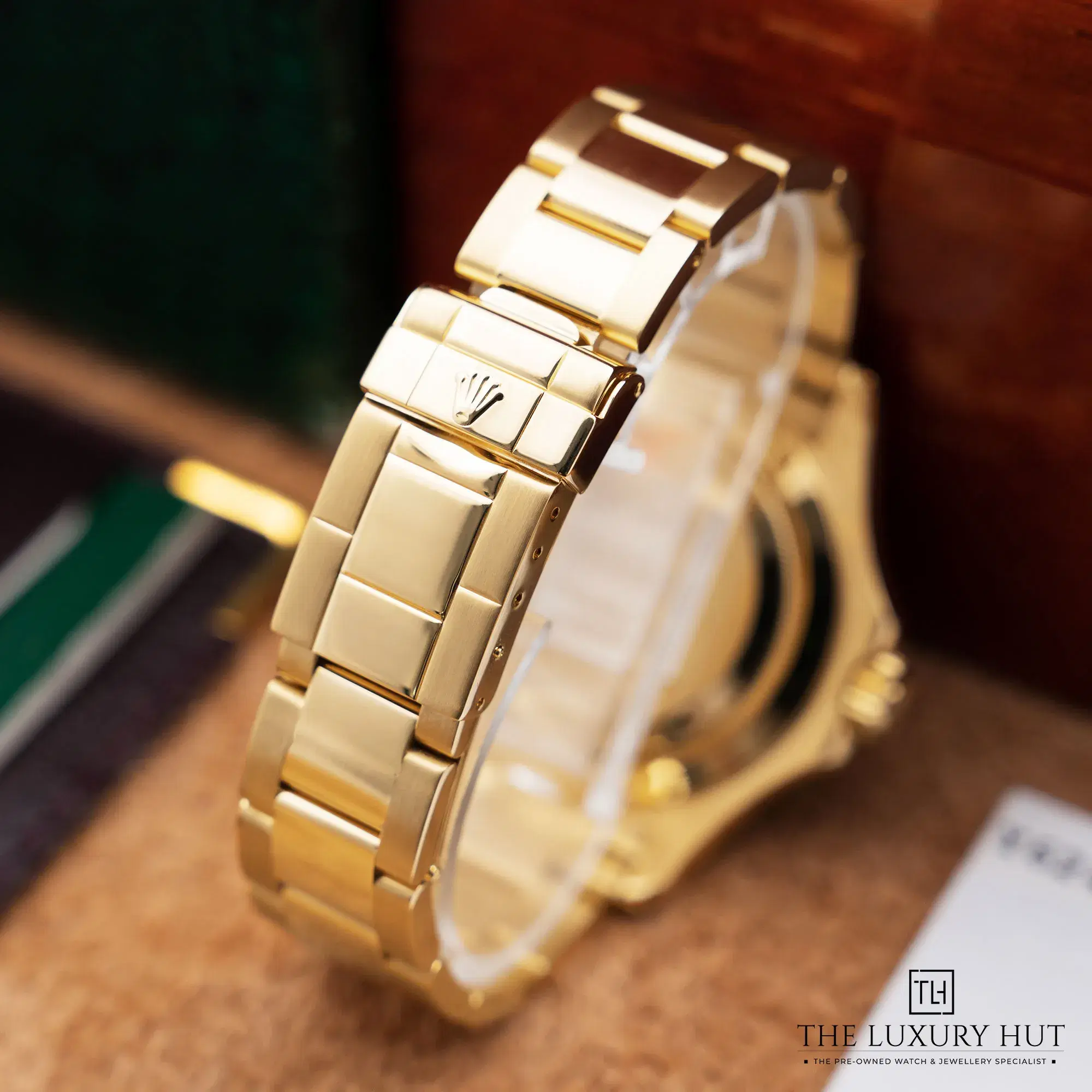 2026/02/76ae6723-5ea1-402a-89c4-ebb090478153Rolex_Yacht-Master_40_Yellow_Gold_Champagn_52660-e.jpg.webp