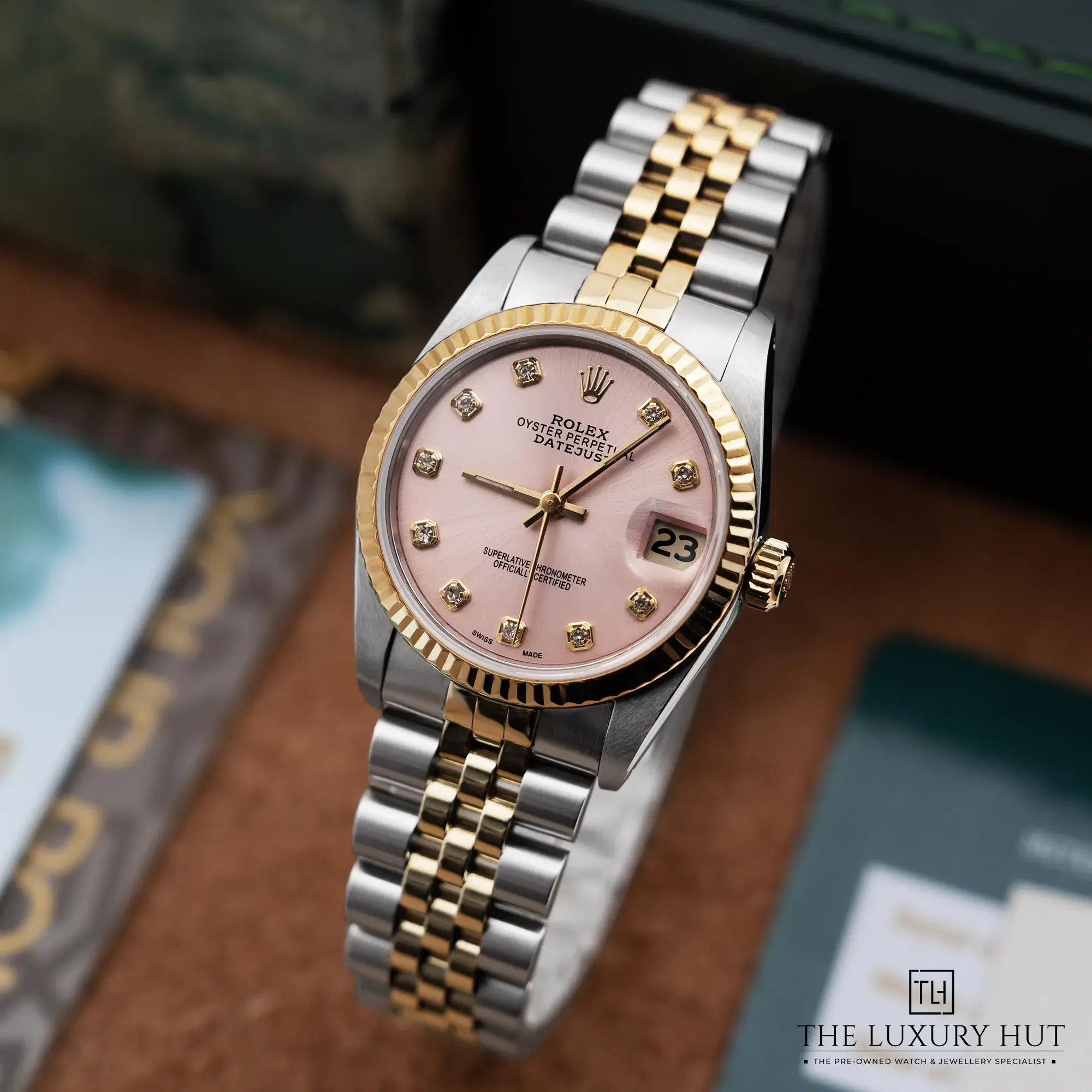 2026/02/93ab8d51-2305-4efa-8698-3953754b8832Rolex_Lady-Datejust_31mm_Pink_Diamond_52354-bb.jpg.webp