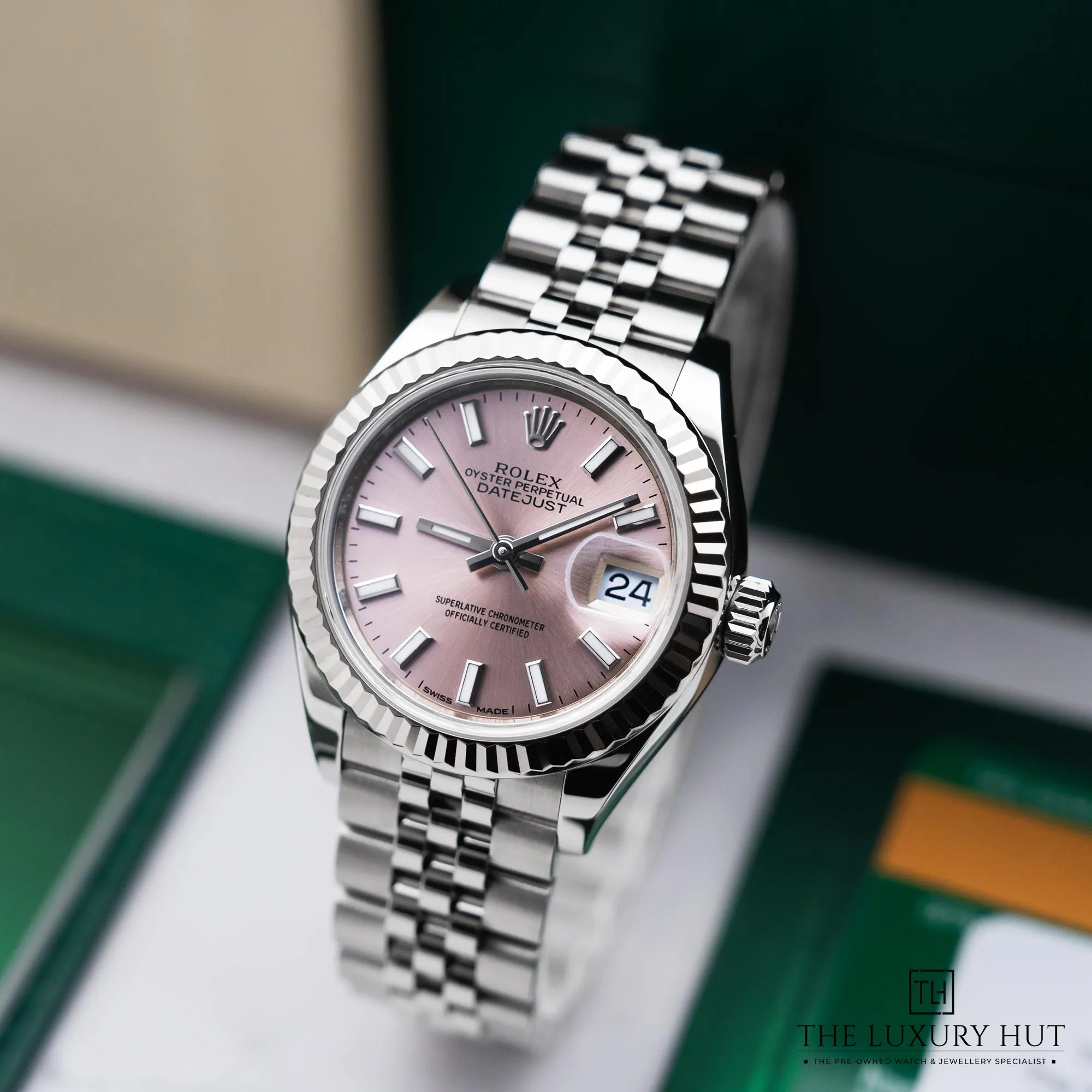 2026/02/a8a9a57c-7f27-4bfd-af35-c8eb39320d18Rolex_Lady-Datejust_28mm_Pink_Baton_Dial_52643-b.jpg.webp
