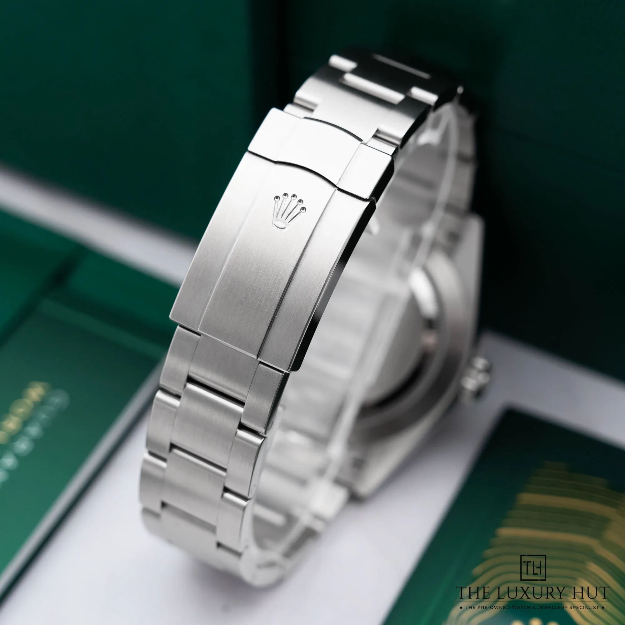 2026/02/e21e4fcc-2f19-4364-98eb-adef368d90afRolex_Oyster_Perpetual_41mm_Steel_Silver_Dial_52647-e.jpg.webp