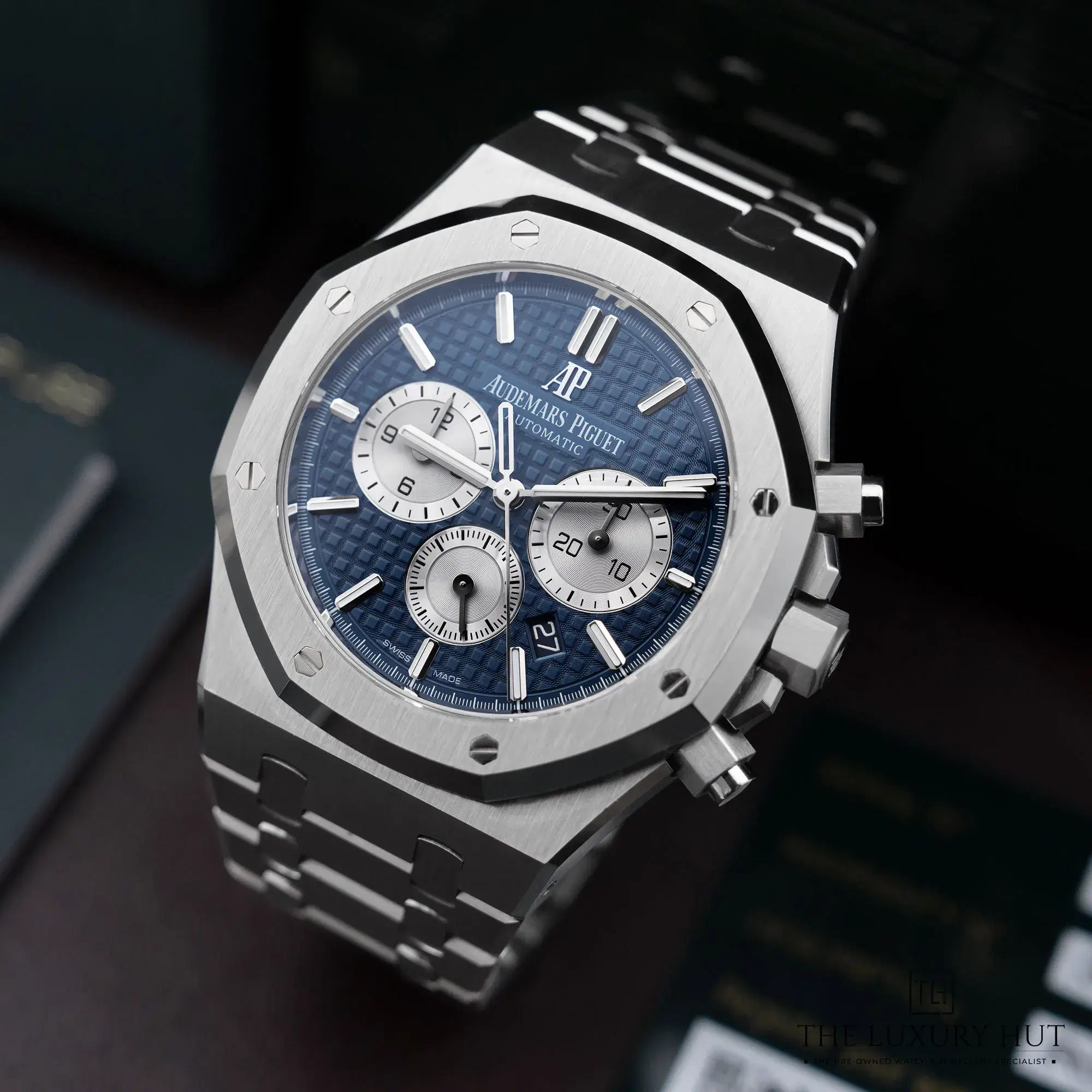 2026/02/ef45eec3-f172-4cac-8cc5-6d5f382f18dfAudemars_Piguet_Royal_Oak_Chronograph_Blue_Dial_New_52626-b.jpg.webp