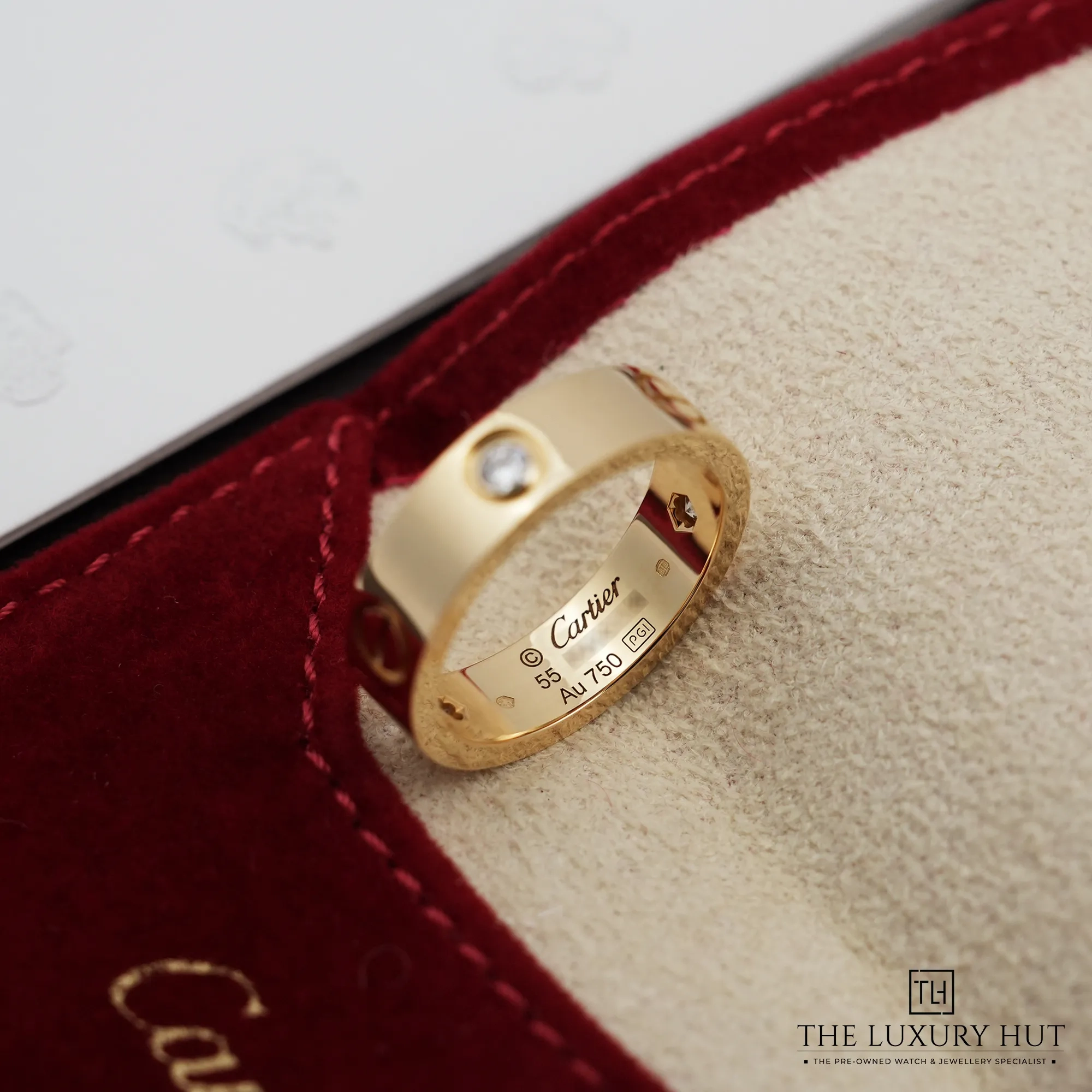 2026/03/057de4cb-7351-4d97-913f-d39d01f206d9Cartier_3_Diamonds_LOVE_Ring_Classic_52796-c.jpg.webp