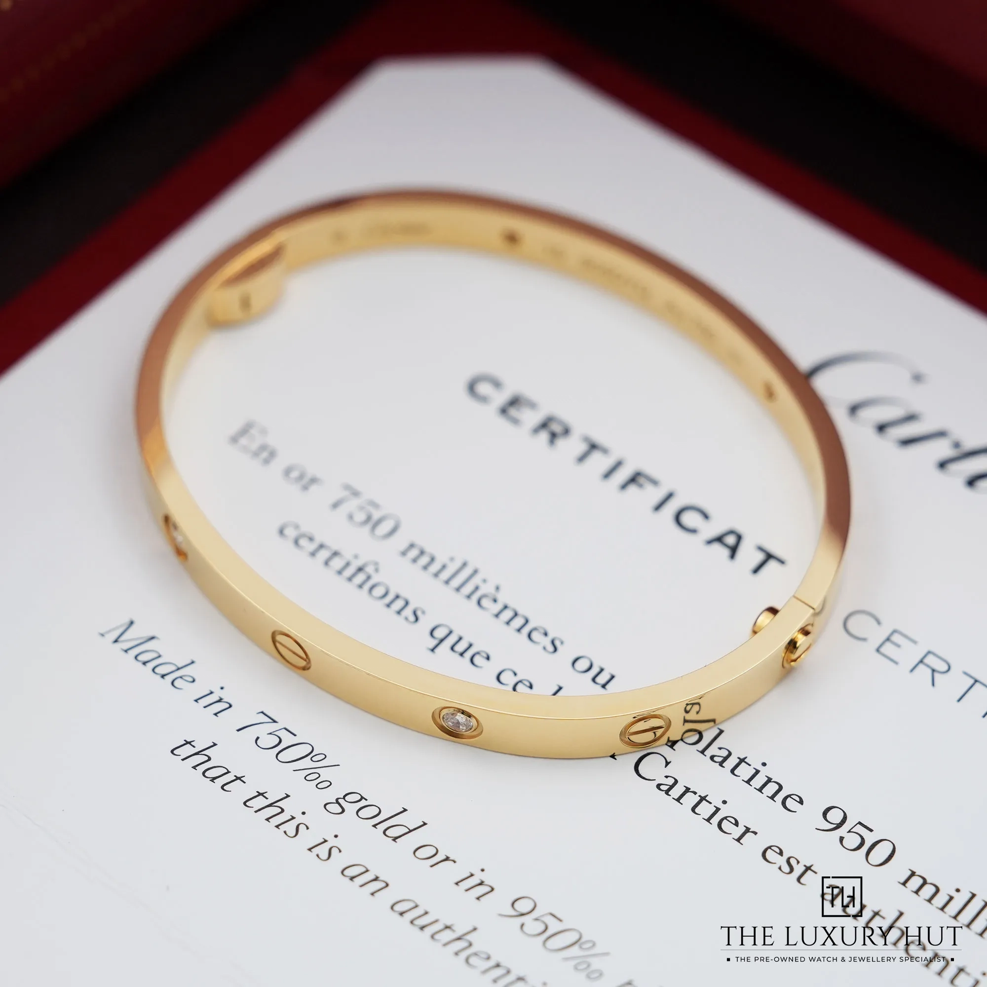 2026/03/05d1fcd5-9822-4232-93cb-2a0609cc43b4Cartier_LOVE_Bracelet_Medium_Gold_Diamonds_52819-b.jpg.webp