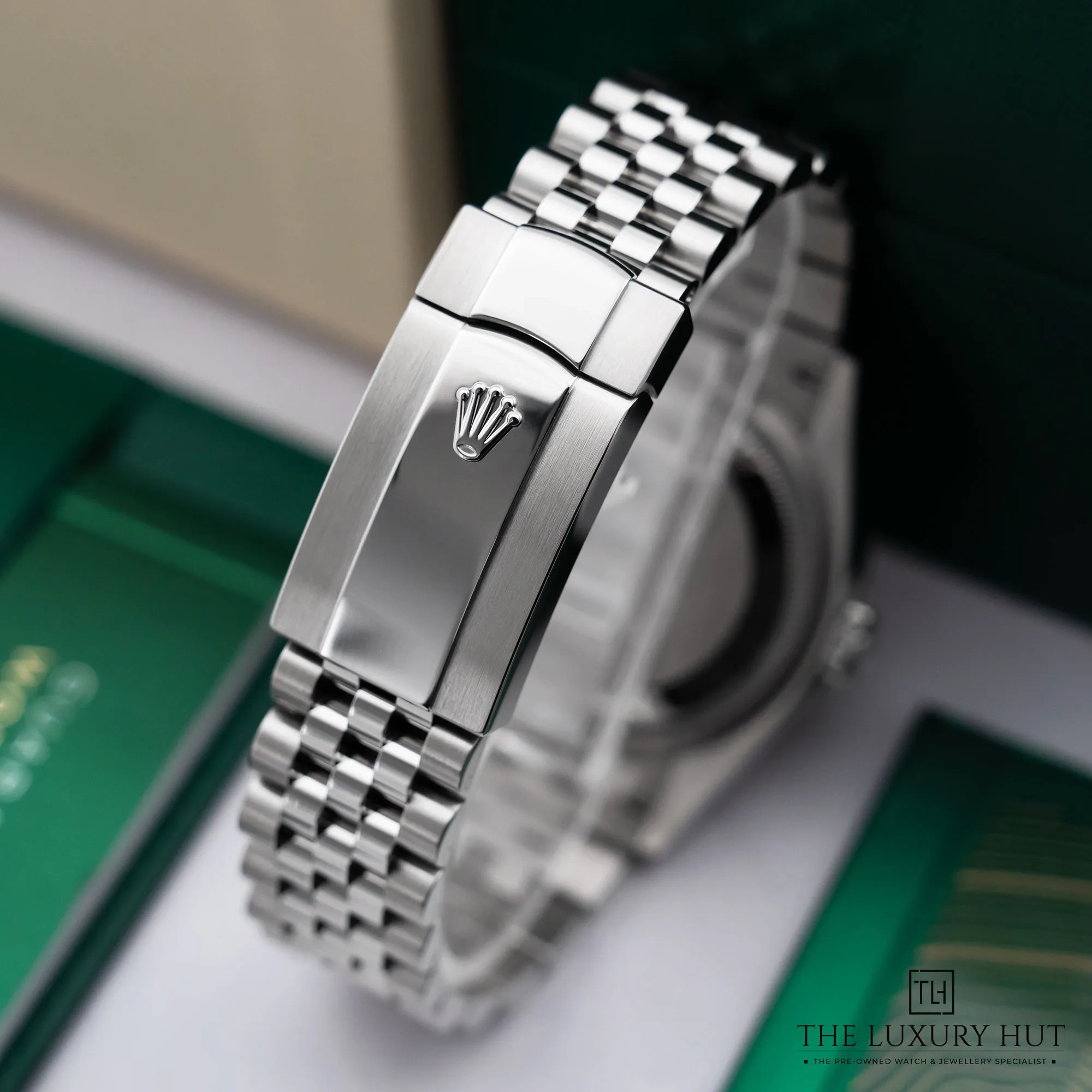 2026/03/0d309c03-e98b-460f-a8d4-d12e995ad21eRolex_Datejust_36_Steel_Gold_MOP_Diamond_52701-e.jpg.webp