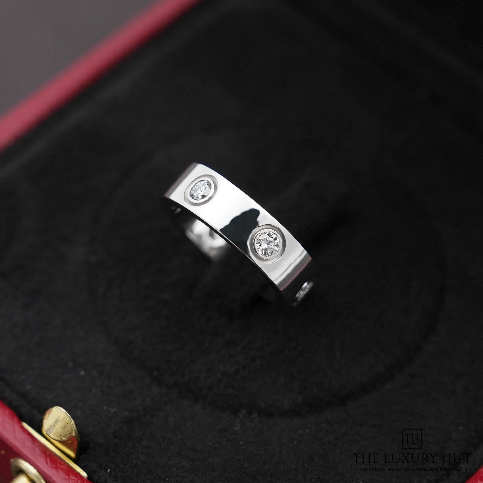 2026/03/1ef3a094-b803-43ce-8c64-95b1a0c45d34Cartier_6_Diamonds_LOVE_Ring_LB866-d.jpg.webp