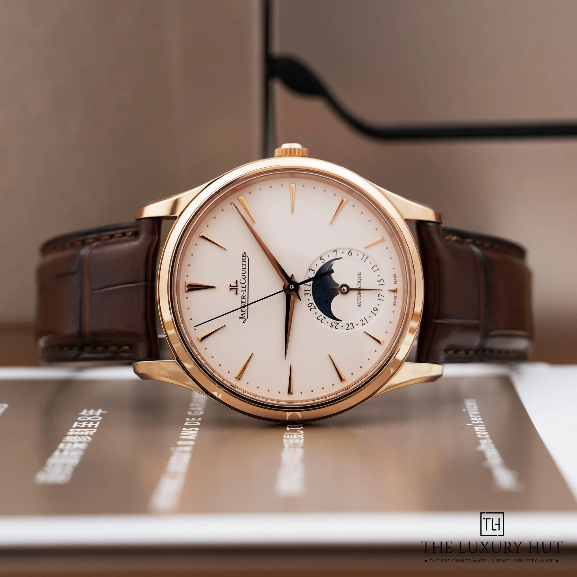 2026/03/2be98be6-4ad0-4cc1-ba4a-461c6493fafdJaeger-LeCoultre_Master_Ultra_Thin_Moon_Beige_Dial_52753-f.jpg.webp