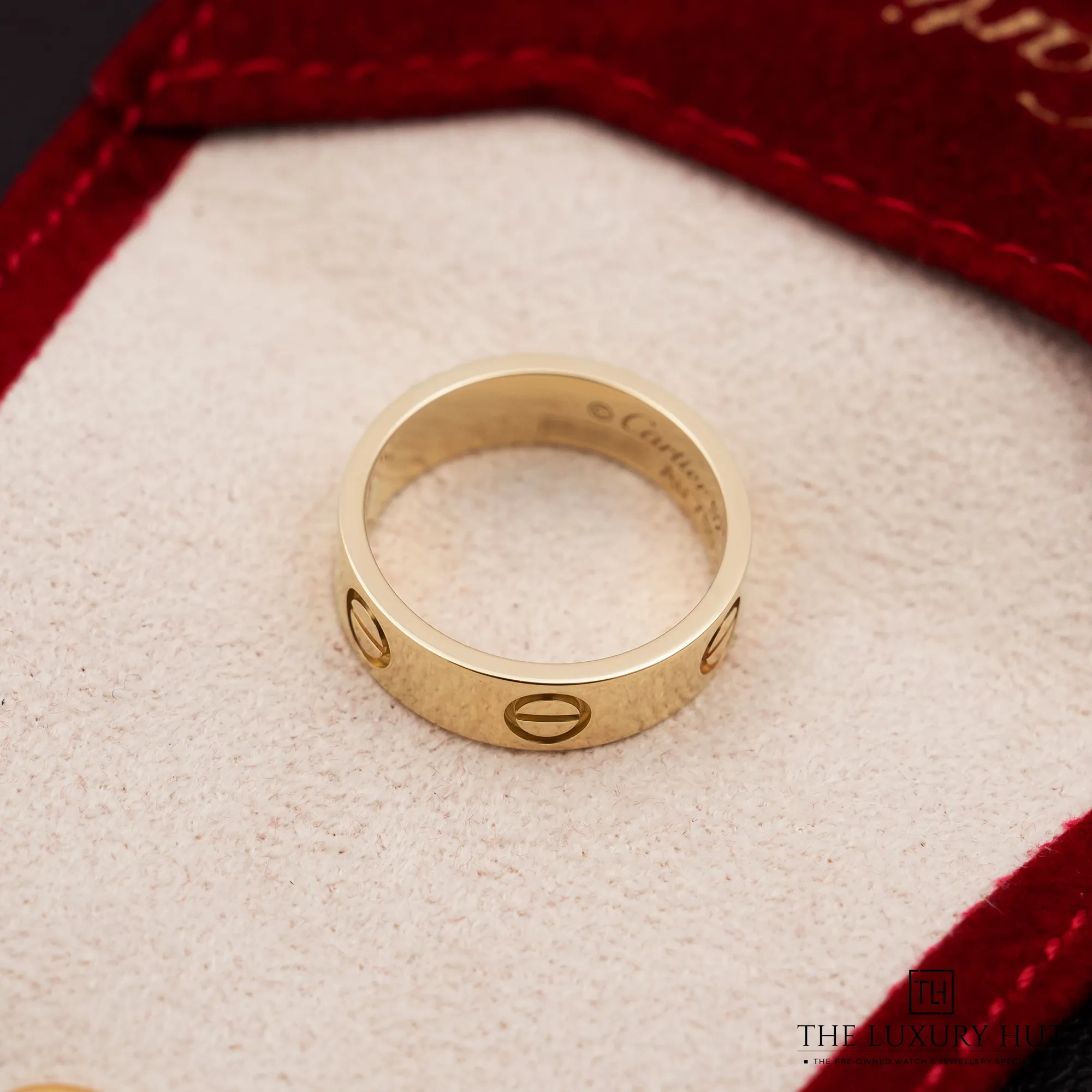 2026/03/2dcdb41b-ab2c-444a-9a9b-d21a07ccf40eCartier_LOVE_Ring_Classic_Yellow_Gold_52731-b.jpg.webp