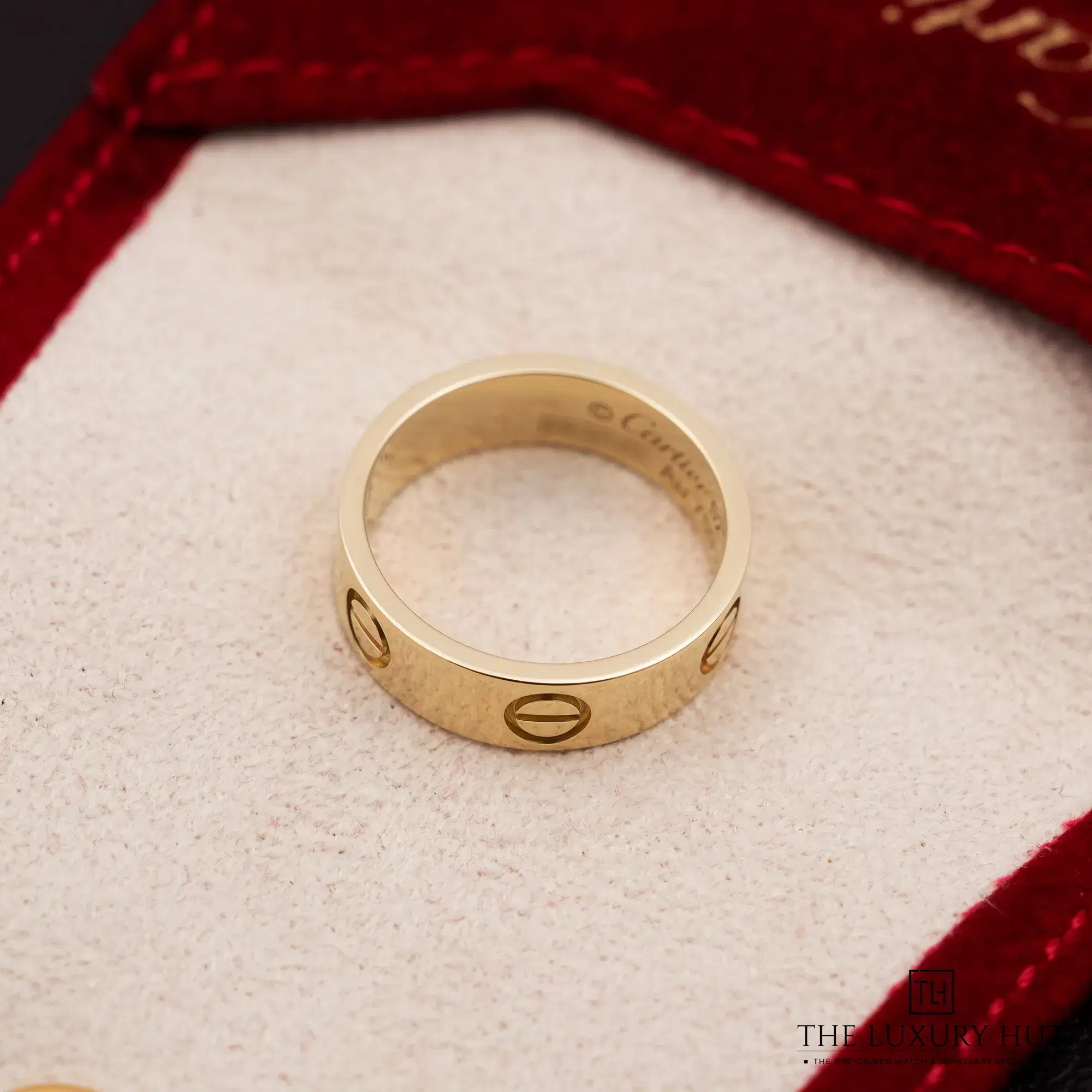 2026/03/2dcdb41b-ab2c-444a-9a9b-d21a07ccf40eCartier_LOVE_Ring_Classic_Yellow_Gold_52731-b.jpg.webp