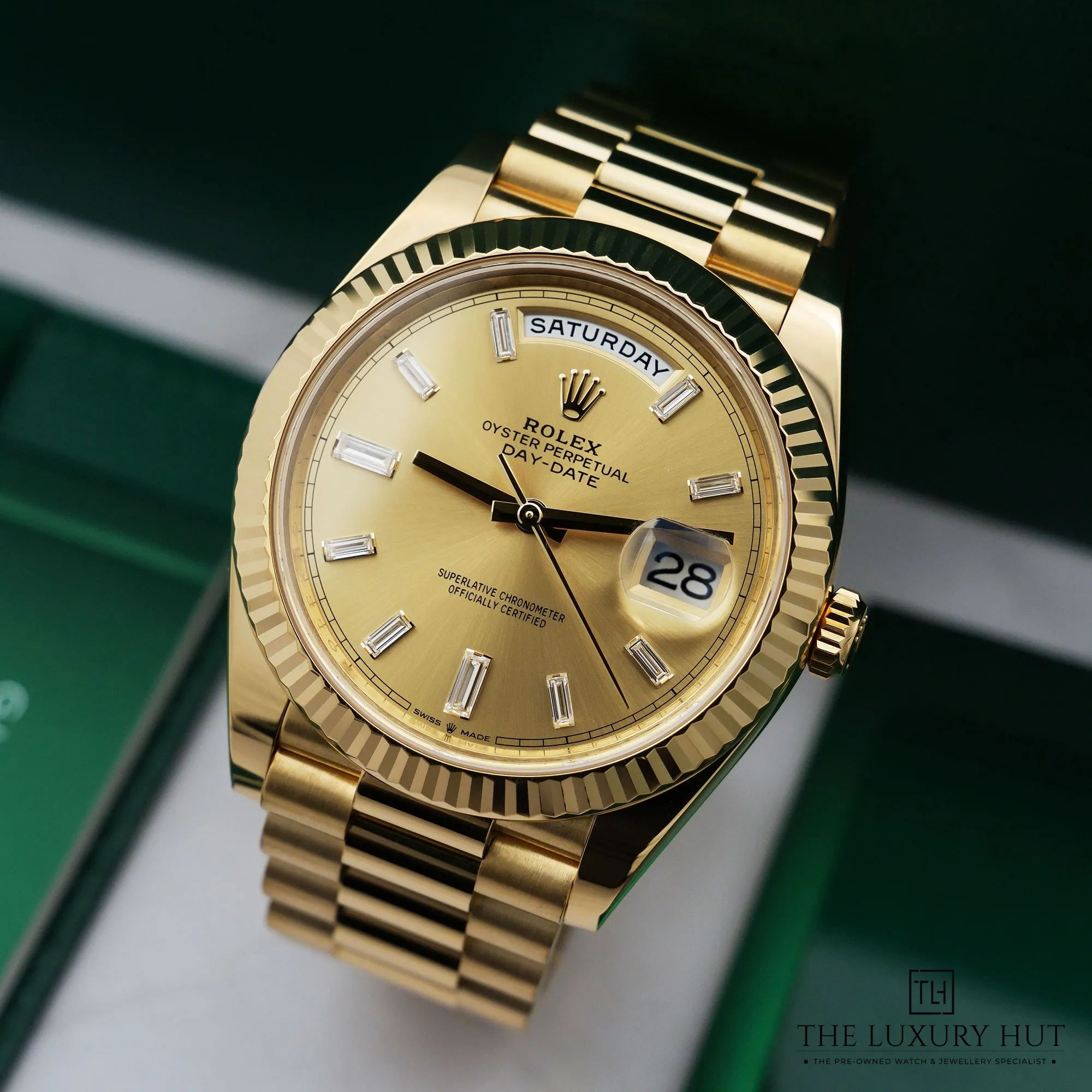 2026/03/2ef55c98-8338-4f29-9c42-e9e522ad061eRolex_Day-Date_40_Yellow_Gold_Champagne_Diamond_52766-b.jpg.webp