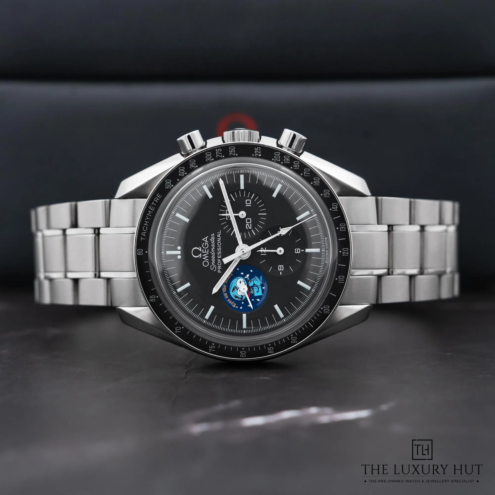2026/03/35bd1847-a843-418d-bbfa-63cda29d82f4Omega_Speedmaster_Snoopy_Edition_Moonwatch_52680-f.jpg.webp