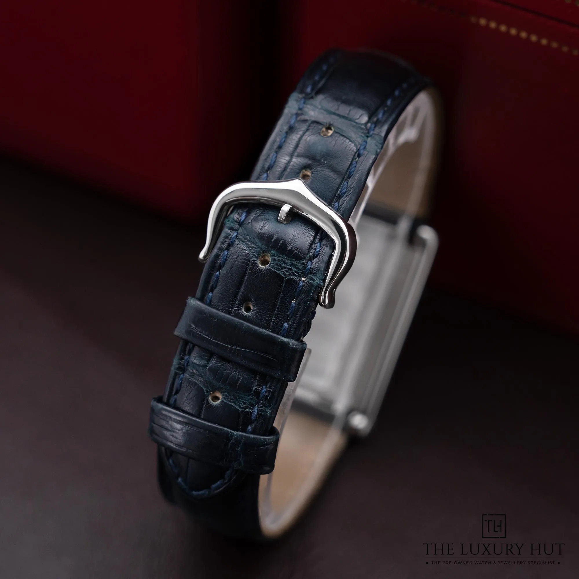 2026/03/37383c00-da78-4252-8e49-9791c233a36bCartier_Tank_Basculante_Reverso_White_52668-d.jpg.webp