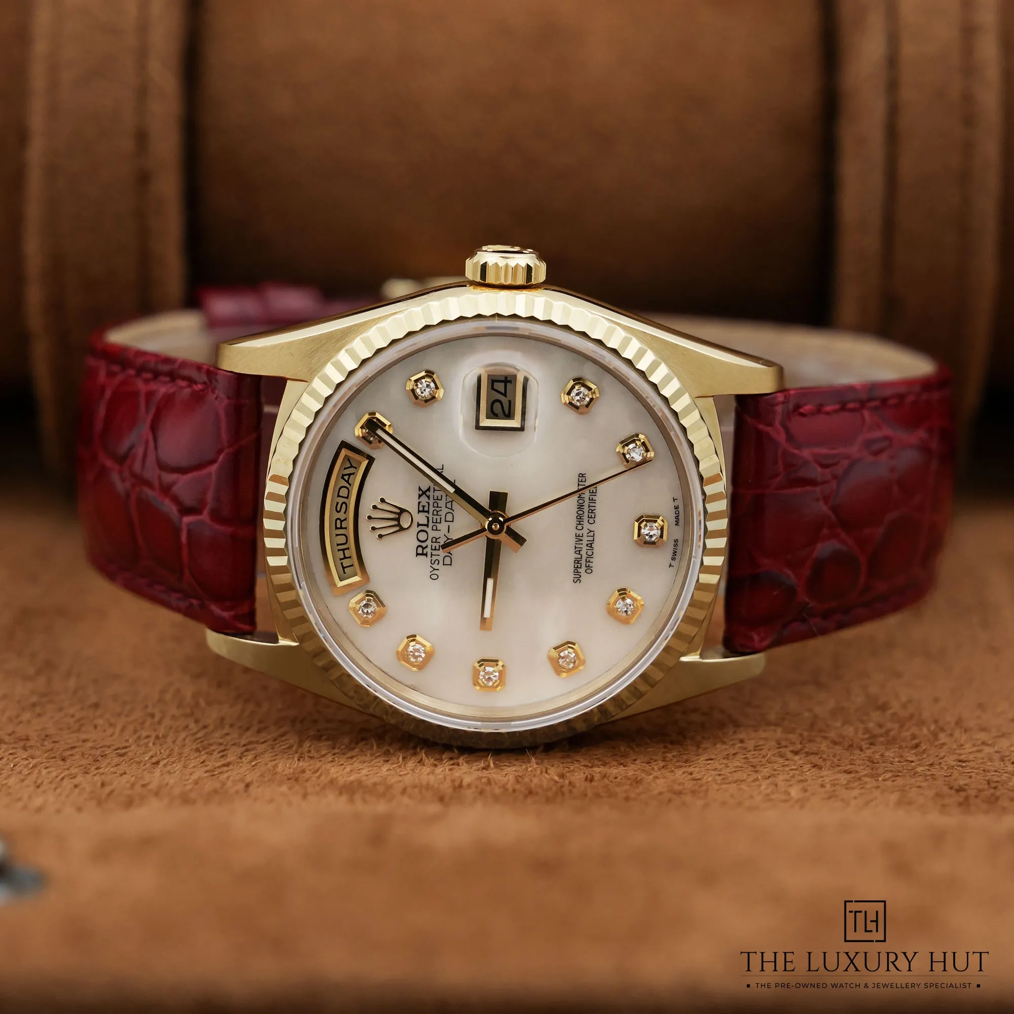 2026/03/3c07f34f-9dc7-4244-8151-1018e904ab87Rolex_Day-Date_36_Gold_MOP_Diamond_52743-c.jpg.webp