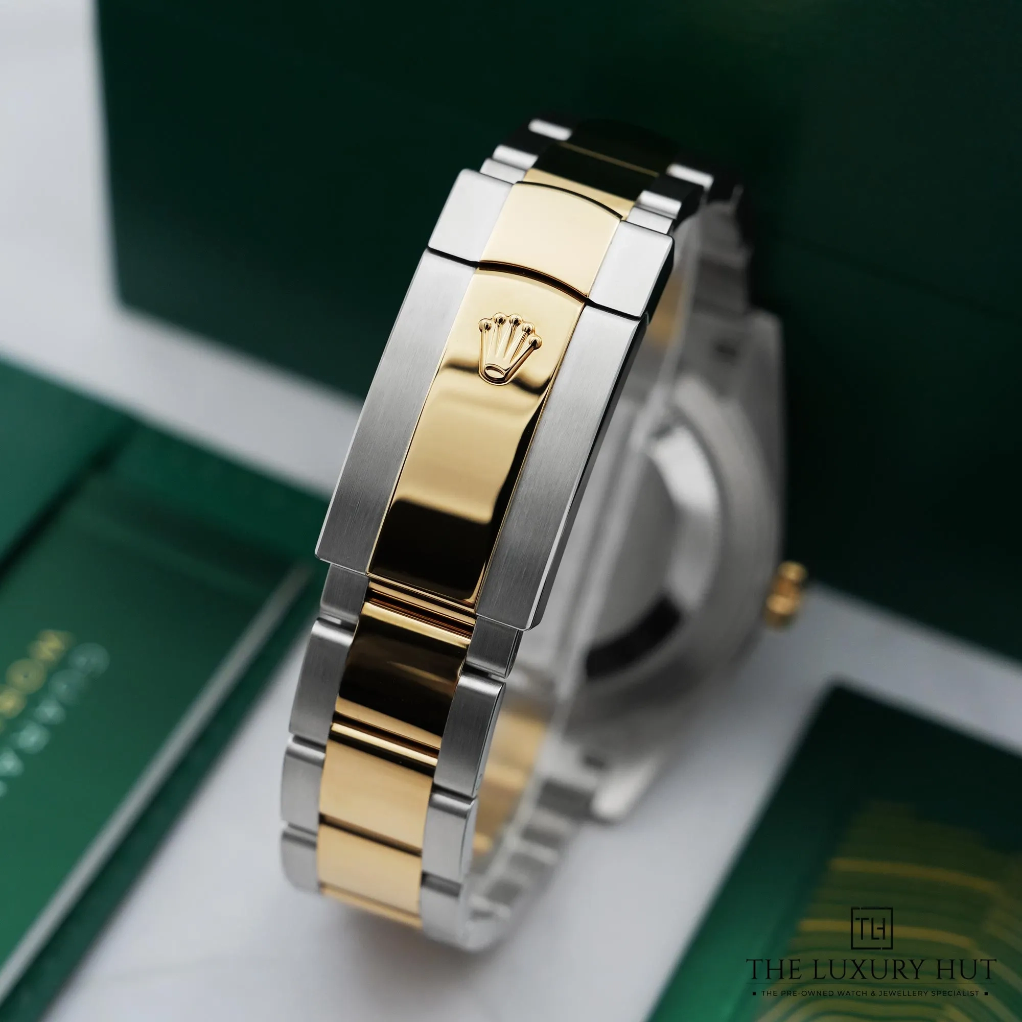 2026/03/4ea45c50-38e1-4307-828f-3a3576833862Rolex_Datejust_41_Steel_Gold_Black_Diamond_52765-d.jpg.webp
