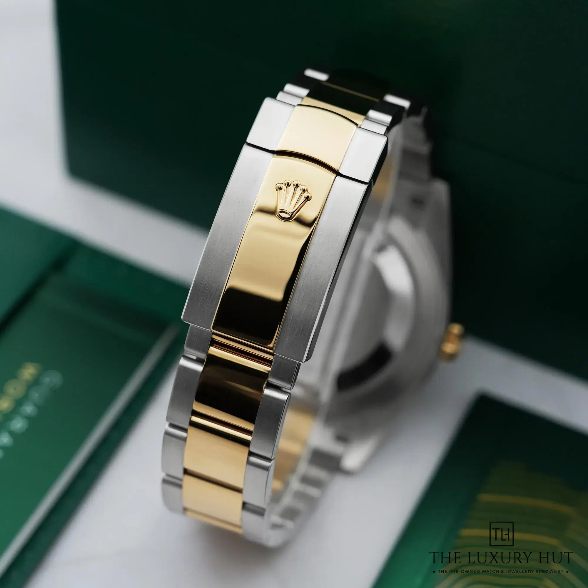 2026/03/4ea45c50-38e1-4307-828f-3a3576833862Rolex_Datejust_41_Steel_Gold_Black_Diamond_52765-d.jpg.webp