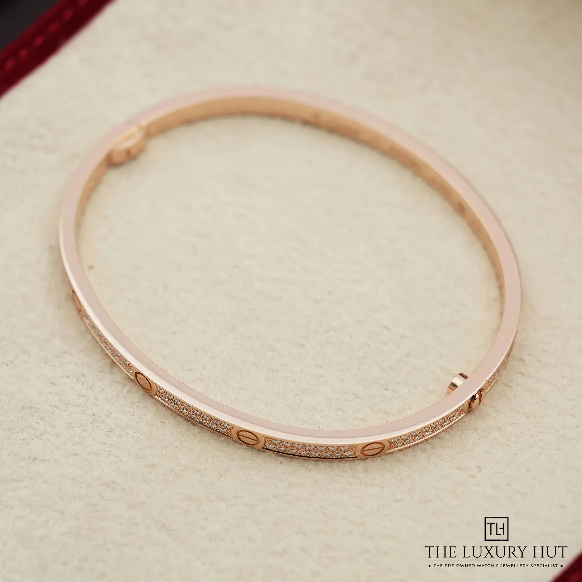 2026/03/56930d65-8023-4f2e-9240-290c335091b4Cartier_Love_Bracelet_Paved_Diamonds_Small_Rose_52696-b.jpg.webp