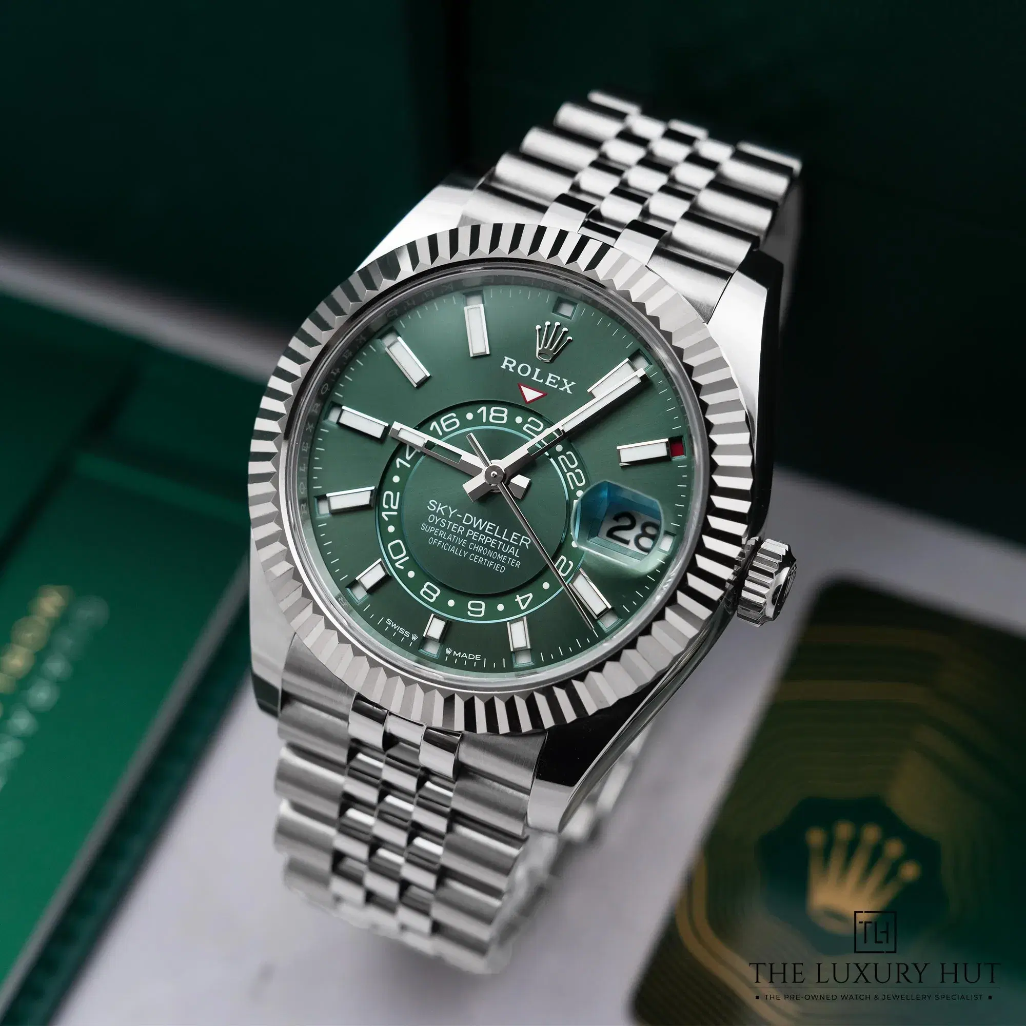 2026/03/5ebb292a-ecd7-43ba-ad59-288cf6cf156eRolex_Sky-Dweller_42mm_Mint_Green_Dial_52724b.jpg.webp