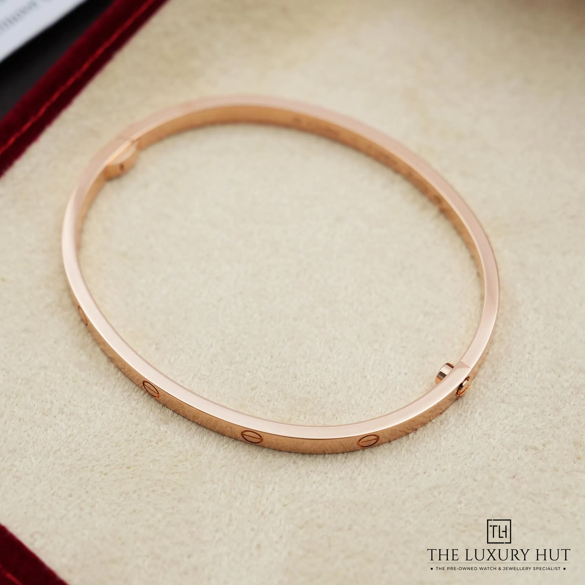 2026/03/6ca95bbe-e4b1-4c7b-9eda-5d89549edef4Cartier_Love_Bracelet_Small_Model_Rose_Gold_52692-b.jpg.webp