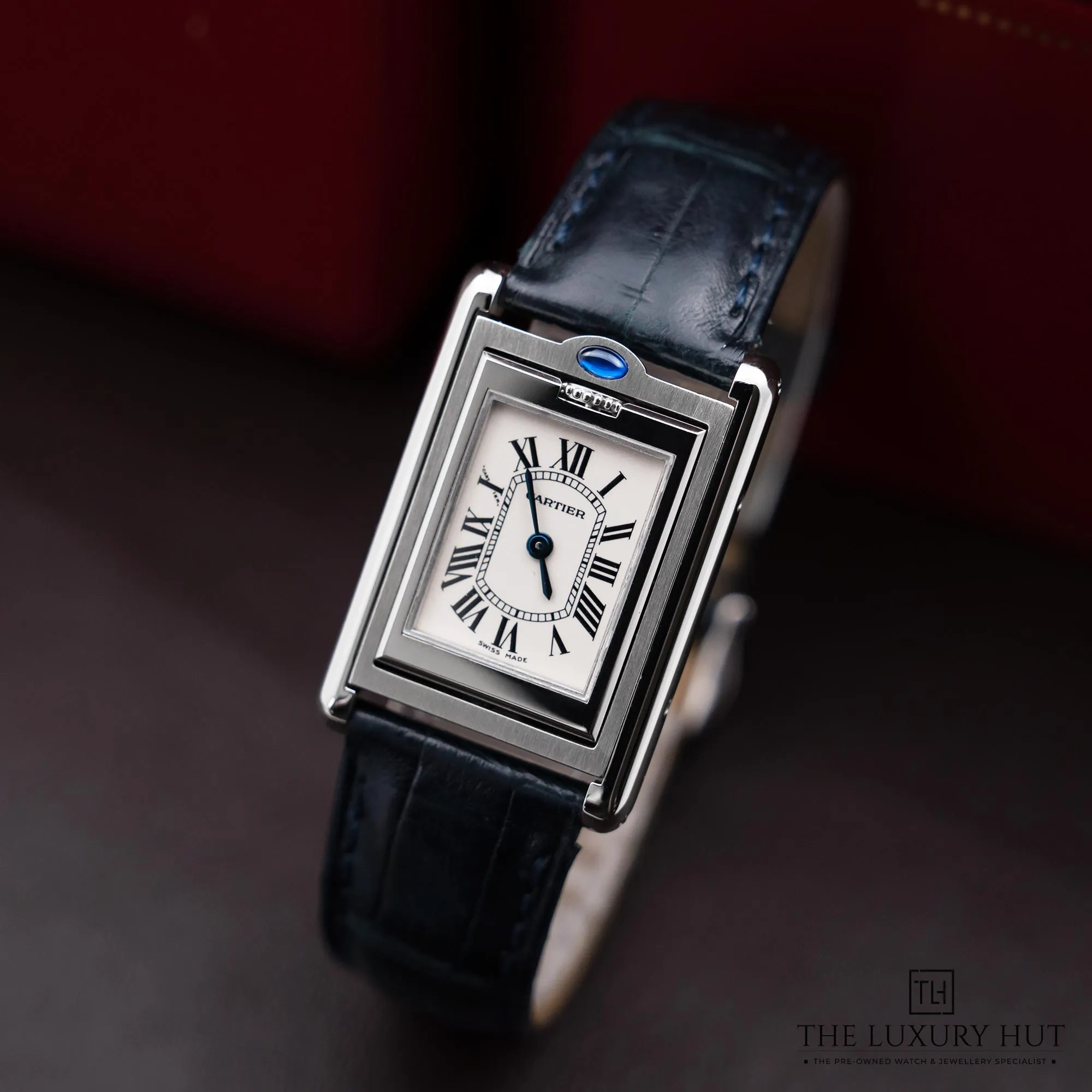 2026/03/76f9705f-cbbc-4e77-aac8-5eb66c02a5e0Cartier_Tank_Basculante_Reverso_White_52668-b.jpg.webp