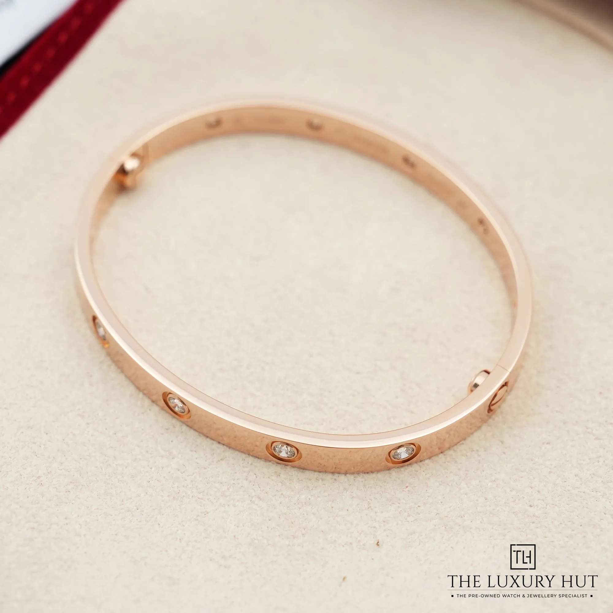 2026/03/7de9713d-6c66-4d79-8c98-16838a3fbebbCartier_Love_Bracelet_Diamonds_Classic_Rose_Gold_52694-b.jpg.webp