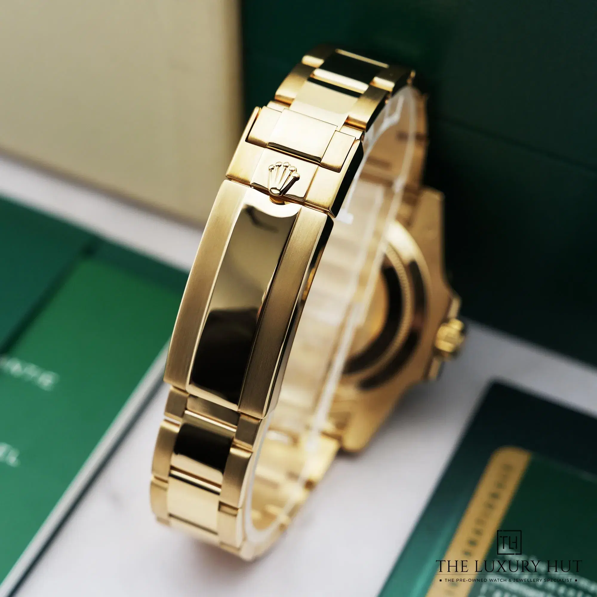 2026/03/834f4ad2-68bc-4a5c-a84e-1669f240c6f5Rolex_Submariner_Date_Yellow_Gold_40mm_Blue_52755-d.jpg.webp