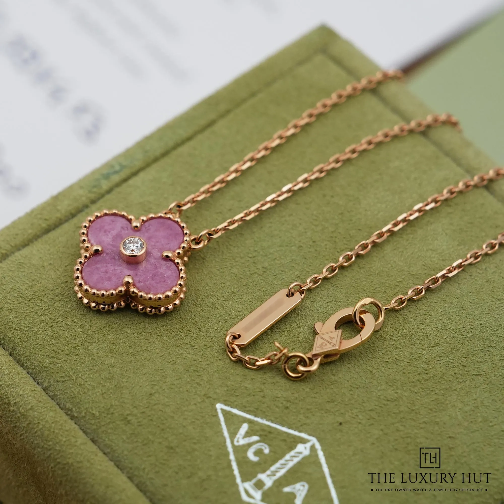 2026/03/877039bf-4647-40f3-b55a-83486b8ba2ffVan_Cleef_Arpels_hodonite_Diamond_Holiday_Pendant_52825-d.jpg.webp