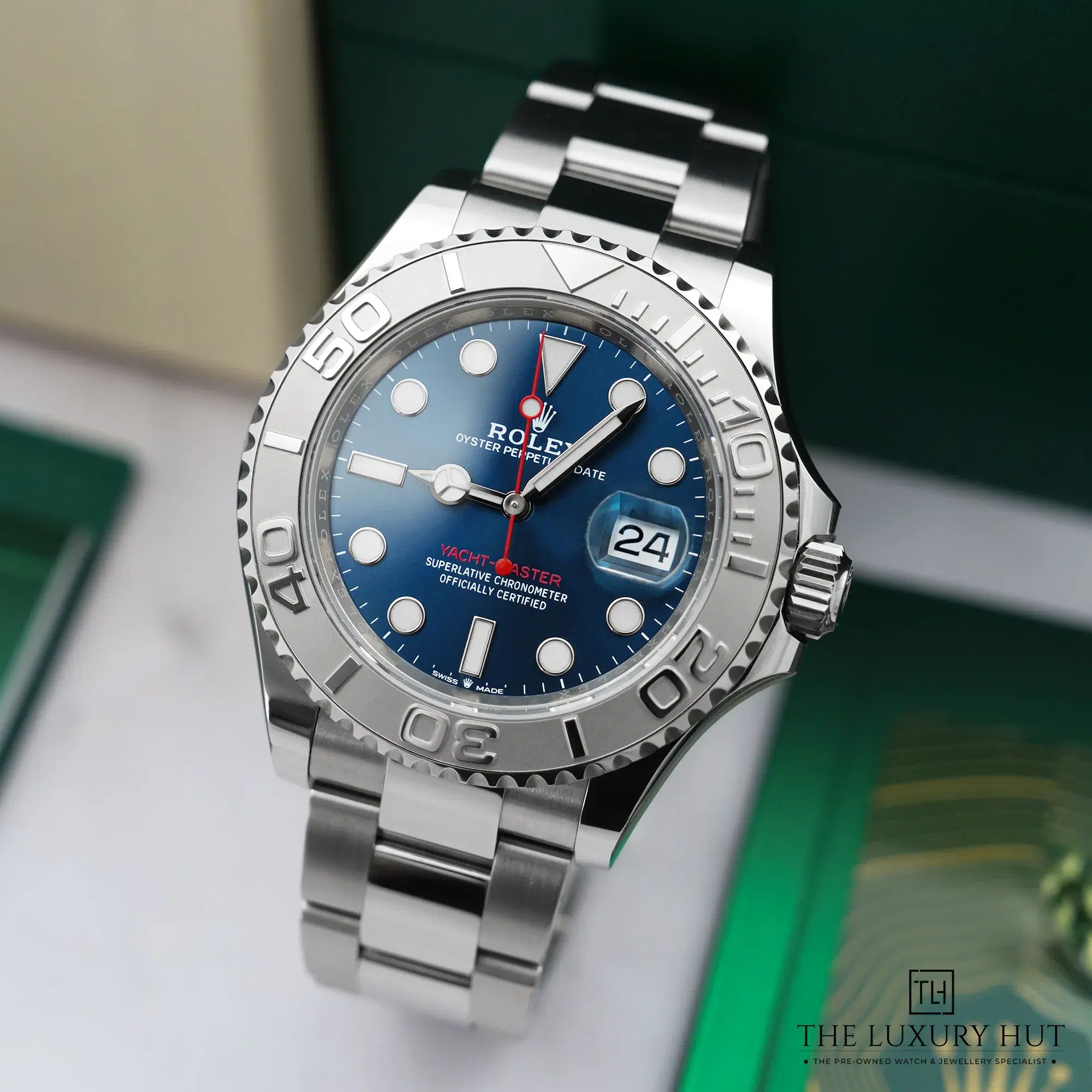 2026/03/88c13678-f20b-494f-b3d0-497d43567370Rolex_Yacht-Master_40_Steel_Platinum_Blue_New_52783-bb.jpg.webp