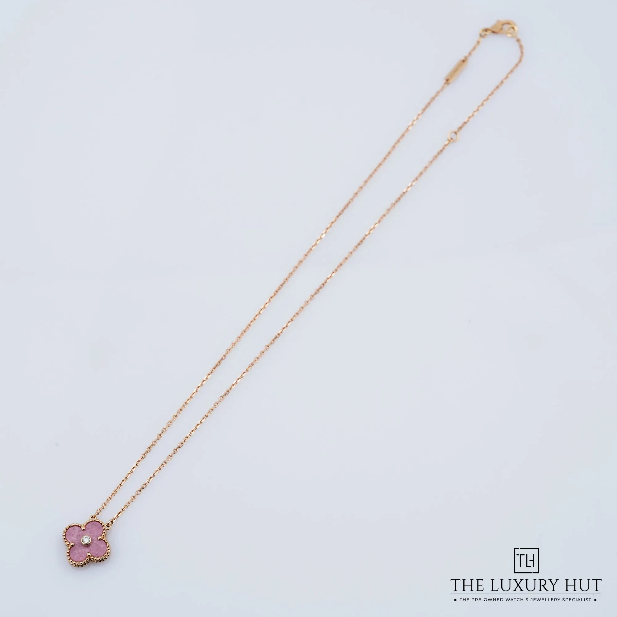 2026/03/8b4a7db0-4846-46f3-9180-e88681df4c59Van_Cleef_Arpels_hodonite_Diamond_Holiday_Pendant_52825-b.jpg.webp