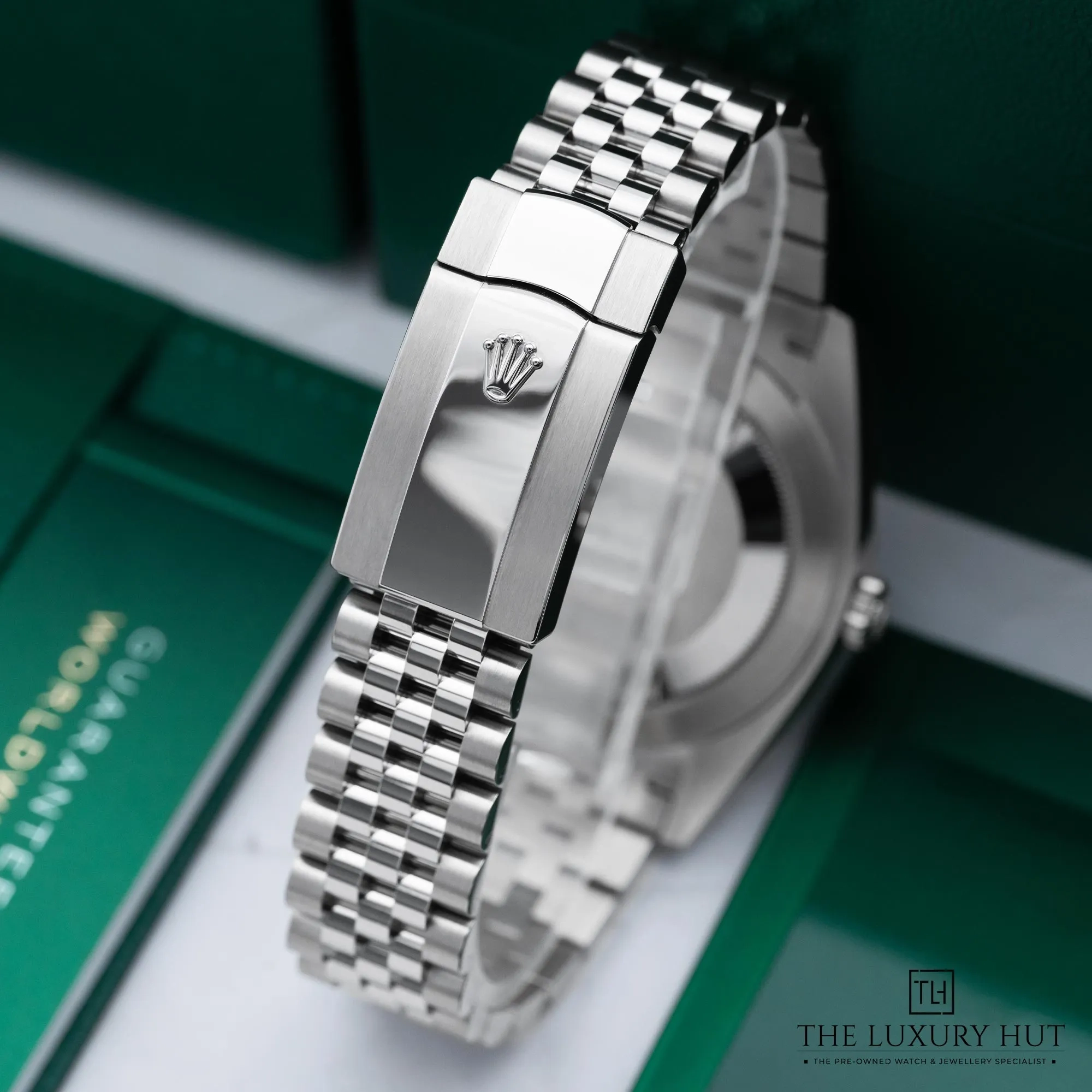 2026/03/8f24082c-65ff-45c4-82cc-bdc24039fc77Rolex_Datejust_41_Mint_Green_Baton_Dial_52722-d.jpg.webp
