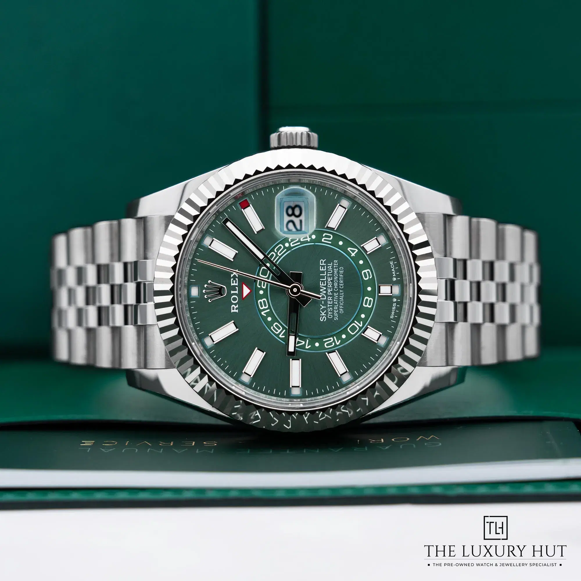 2026/03/99f31f53-b105-48a5-8fef-cf884da38f72Rolex_Sky-Dweller_42mm_Mint_Green_Dial_52724f.jpg.webp
