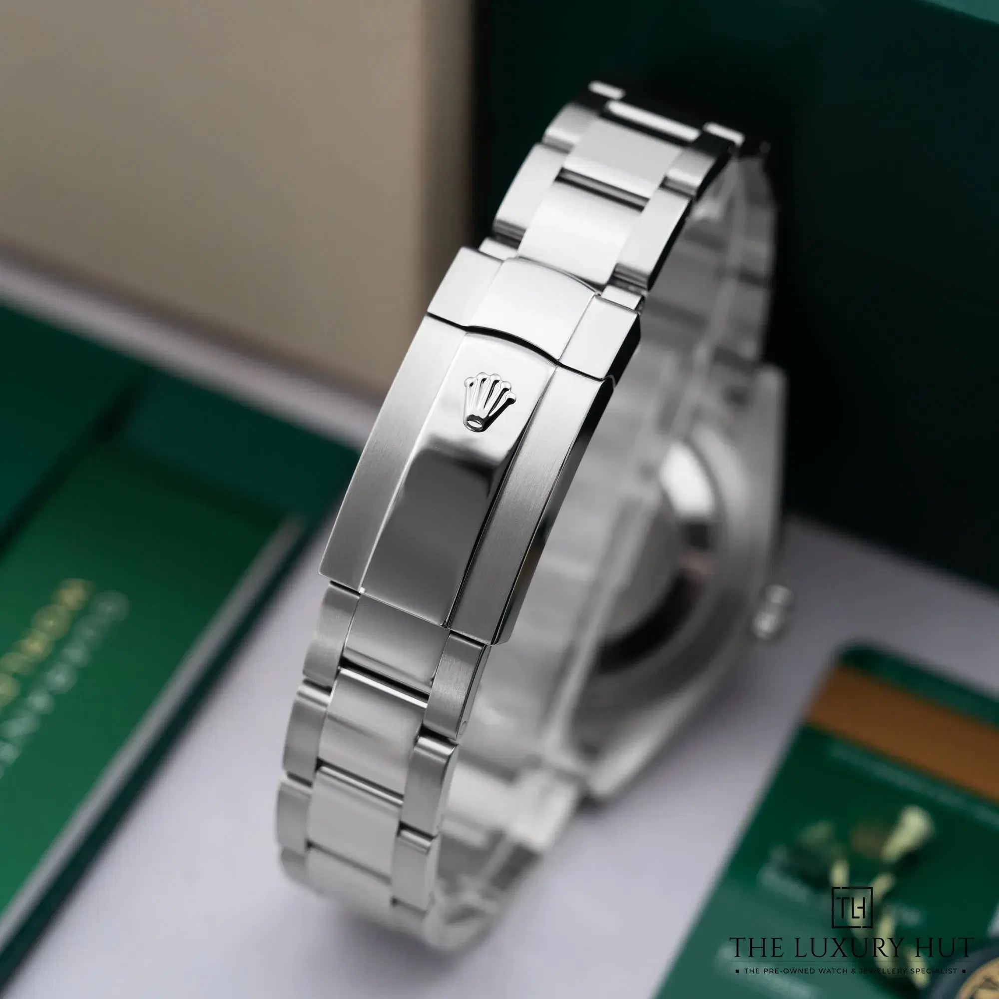 2026/03/a2b08449-c5c4-40ac-887f-12647859a897Rolex_Datejust_Stainless_Steel_41mm_Black_Dial_52699-d.jpg.webp