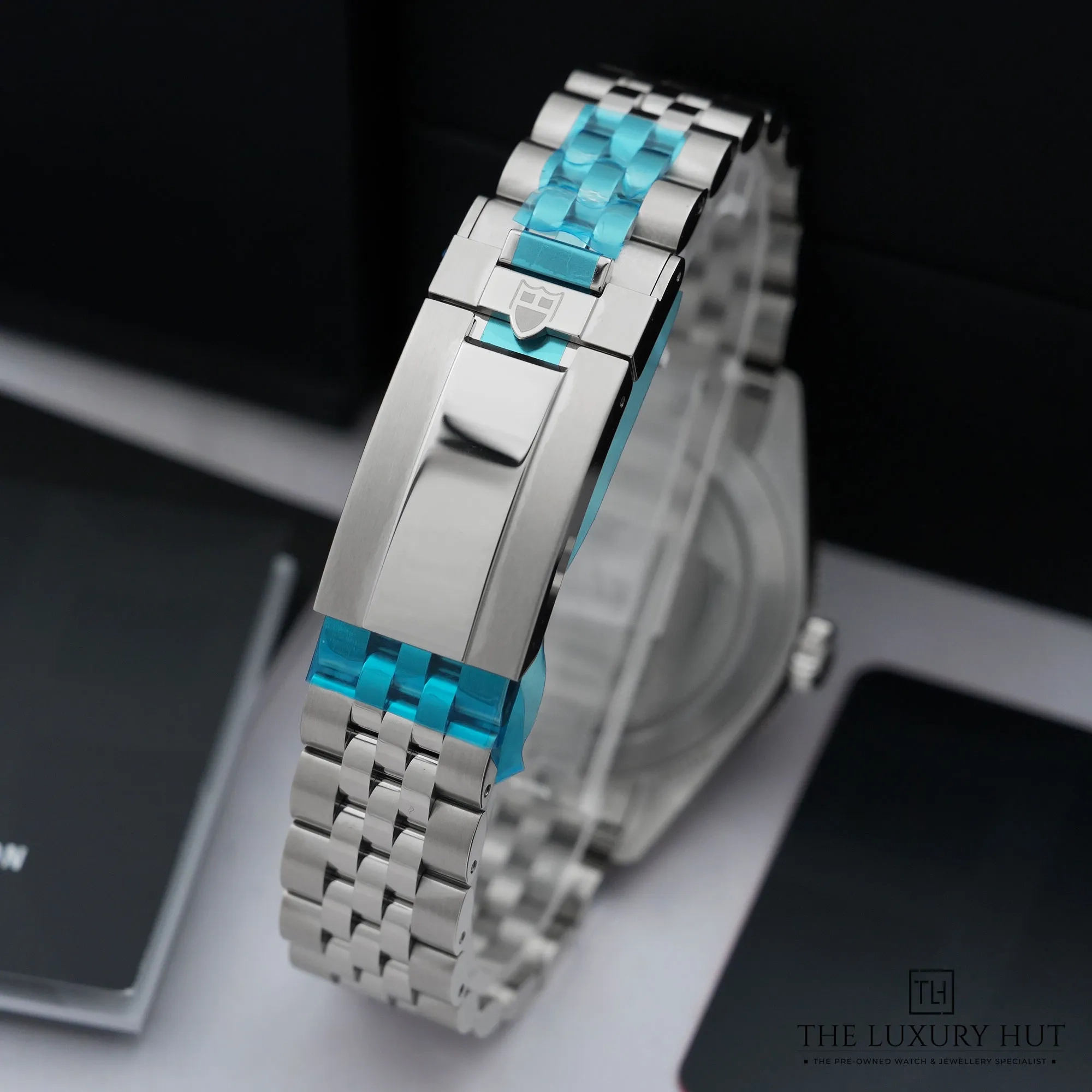 2026/03/a463dd2a-8fc5-4ff6-9807-426a89f638afTudor_Black_Bay_58_Stainless_Steel_39mm_Burgundy_52793-e.jpg.webp