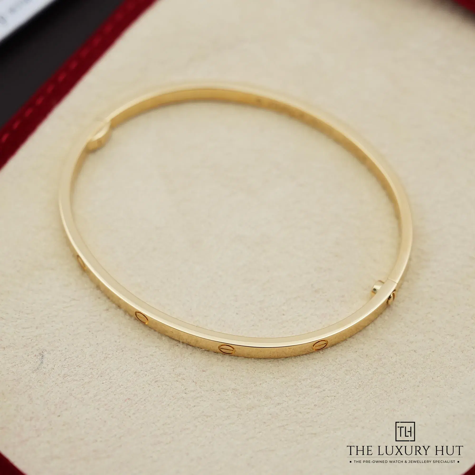 2026/03/ad2818ab-dd5b-4ee1-9730-225f276de6b3Cartier_Love_Bracelet_Small_Yellow_Gold_52691-b.jpg.webp