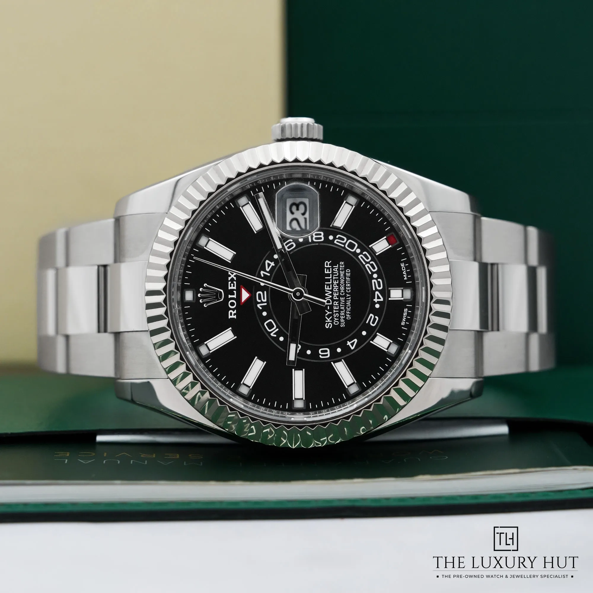 2026/03/b27fe418-8d5d-4faa-b66c-9033e9092289Rolex_Sky-Dweller_Steel_White_Gold_42mm_Black_LB859-c.jpg.webp