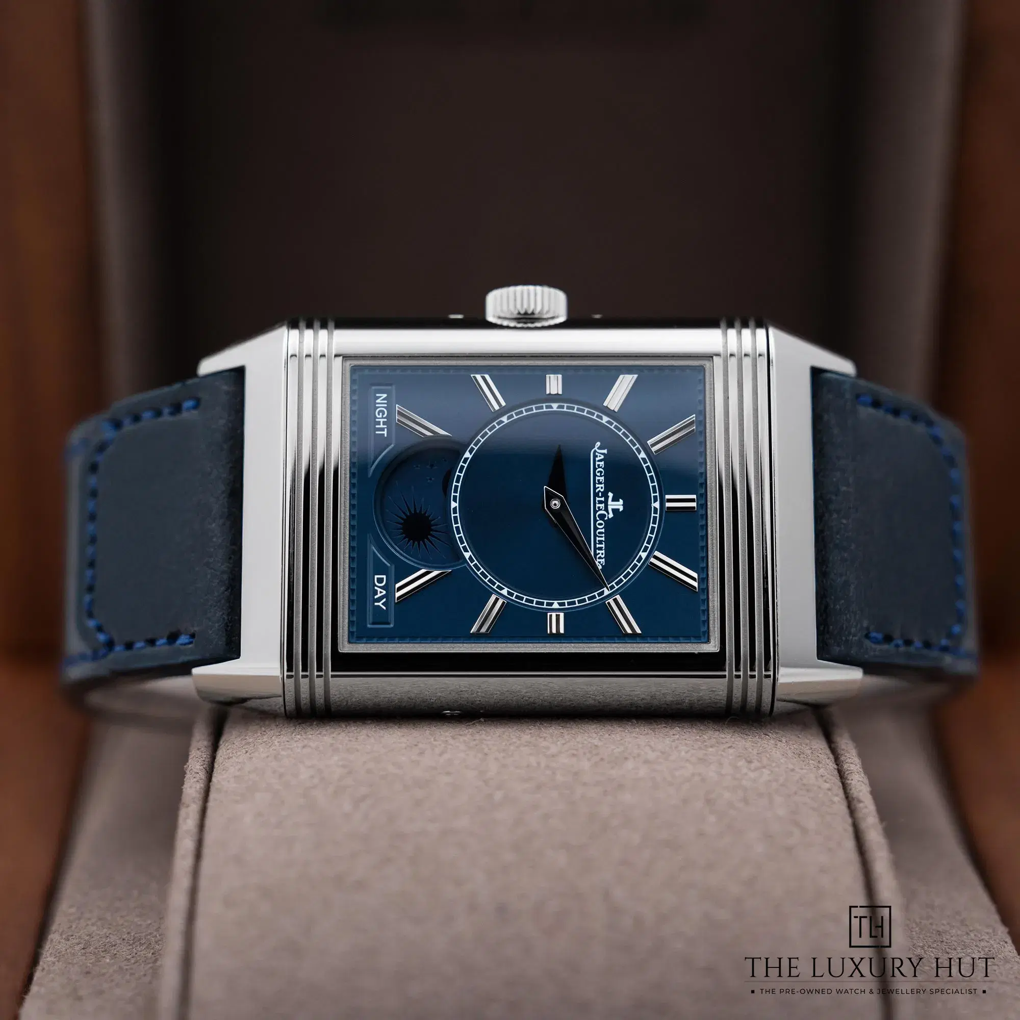 2026/03/b2d01f3c-11ed-4e66-827e-2862fd3684e1Jaeger_LeCoultre_Reverso_Tribute_Duoface_Calendar_52723-h.jpg.webp