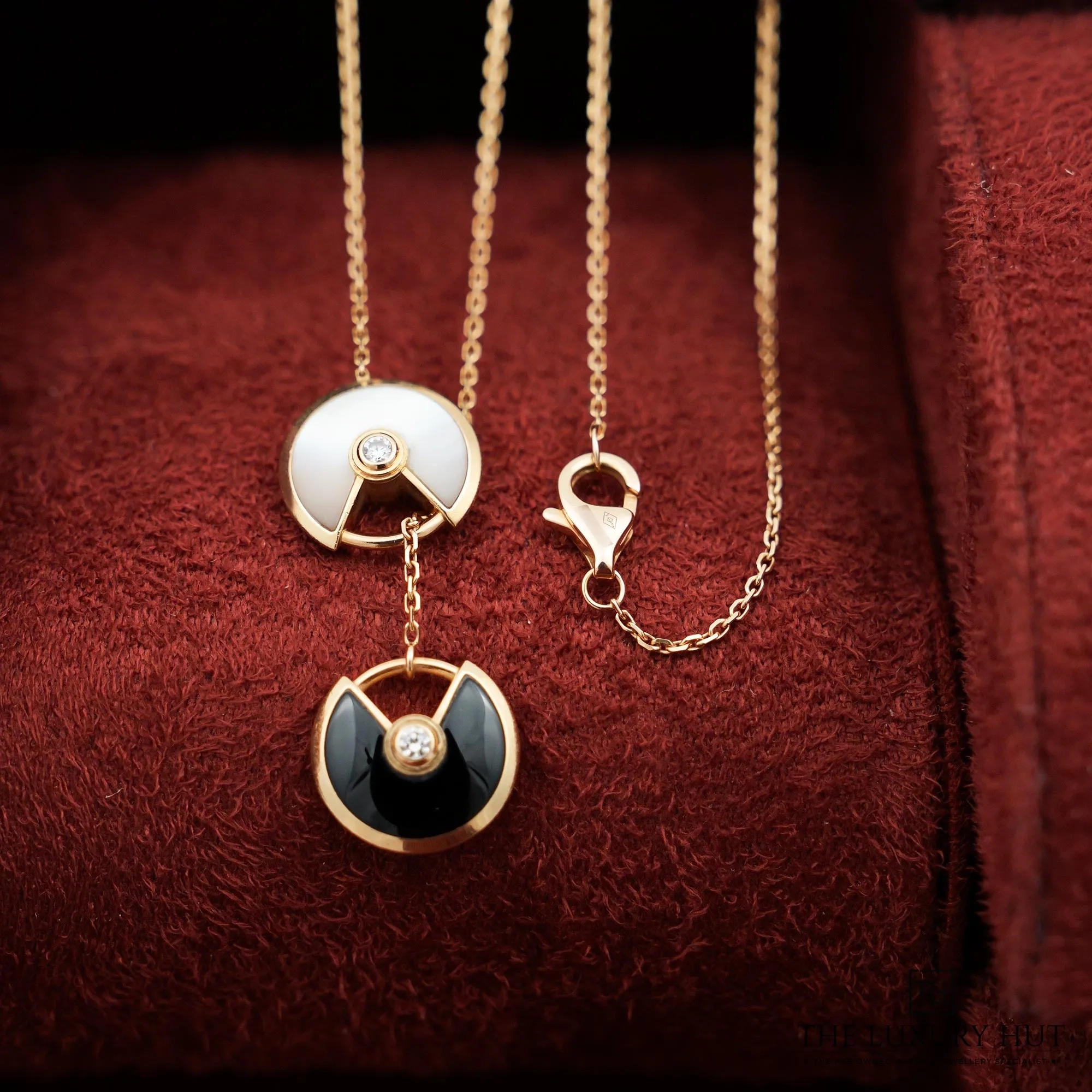 2026/03/bfec4bab-e5a2-46f1-9e57-ae075173c8a2Cartier_Amulette_de_CartierNecklace_LB871-d.jpg.webp