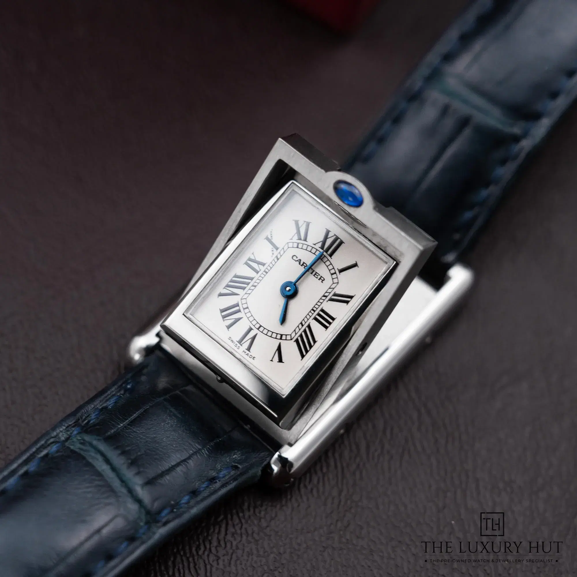2026/03/cc6f2754-99be-4177-bbc4-eeab348a33c2Cartier_Tank_Basculante_Reverso_White_52668-f.jpg.webp