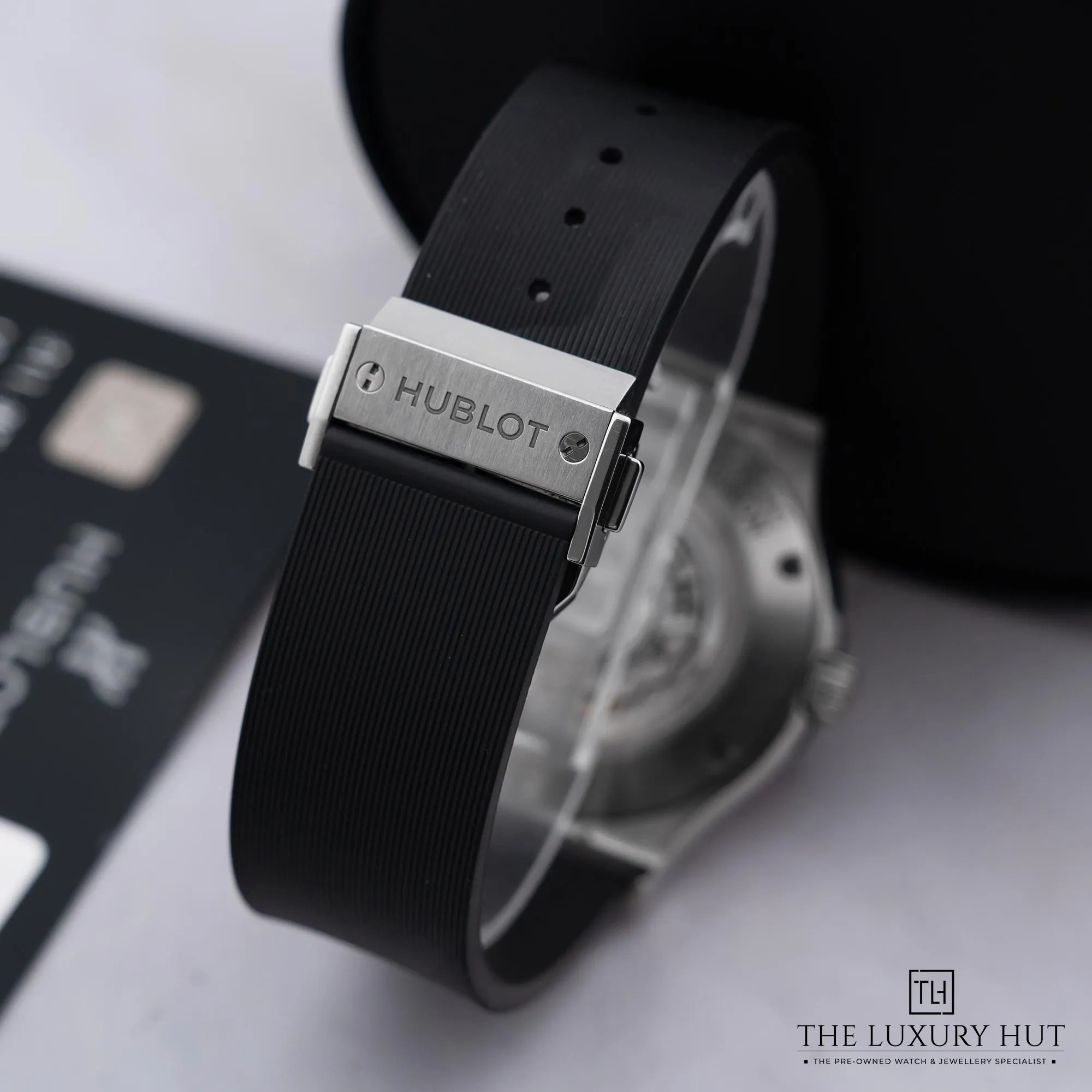 2026/03/ce9a8312-de54-4ff8-8e61-c24fabbf21aeHublot_Classic_Fusion_Titanium_45_Silver_Baton_52774-d.jpg.webp