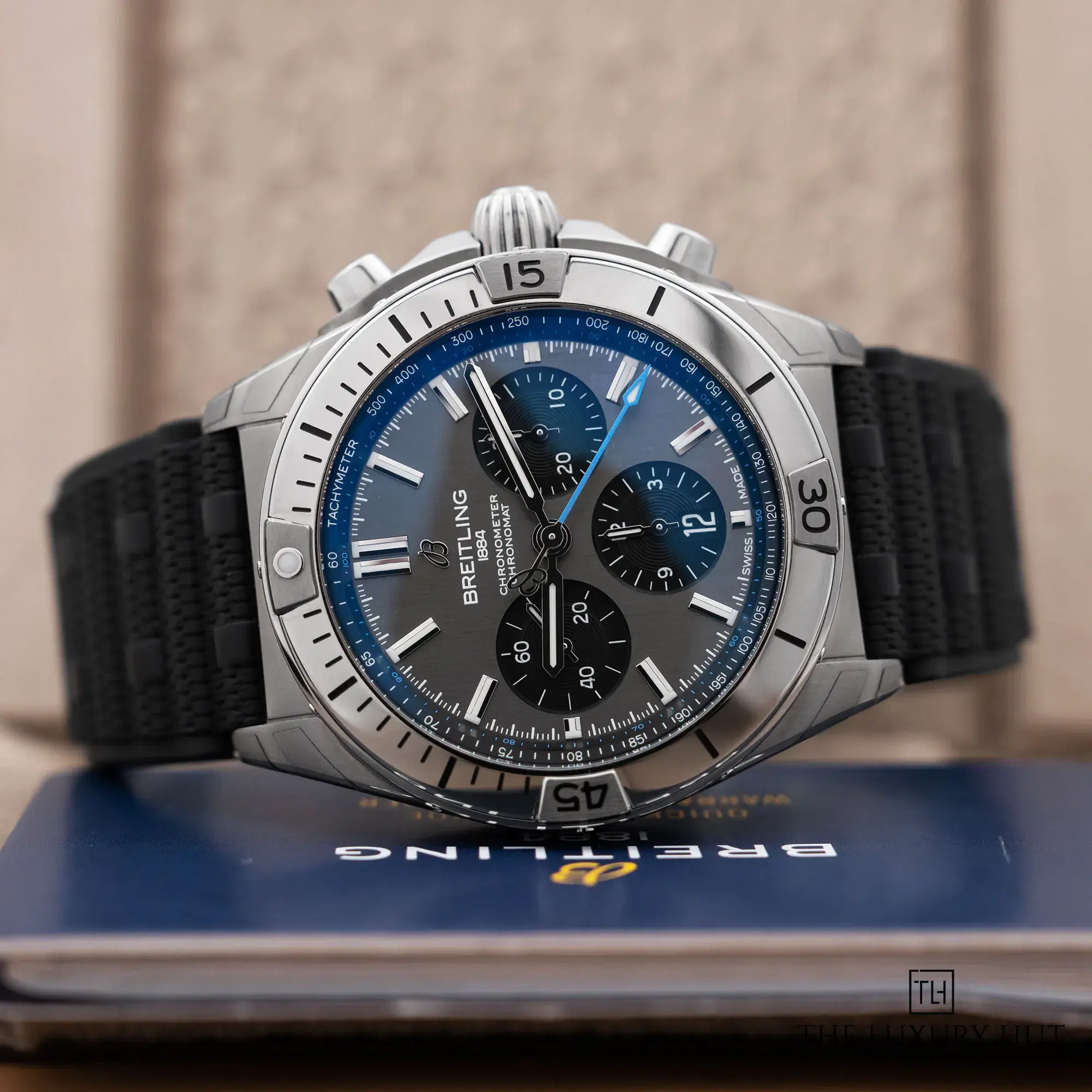 2026/03/ded888cc-e03a-4b07-a67a-bcd36bf77369Breitling_Chronomat_B01_42mm_Titanium_Grey_52768-c.jpg.webp