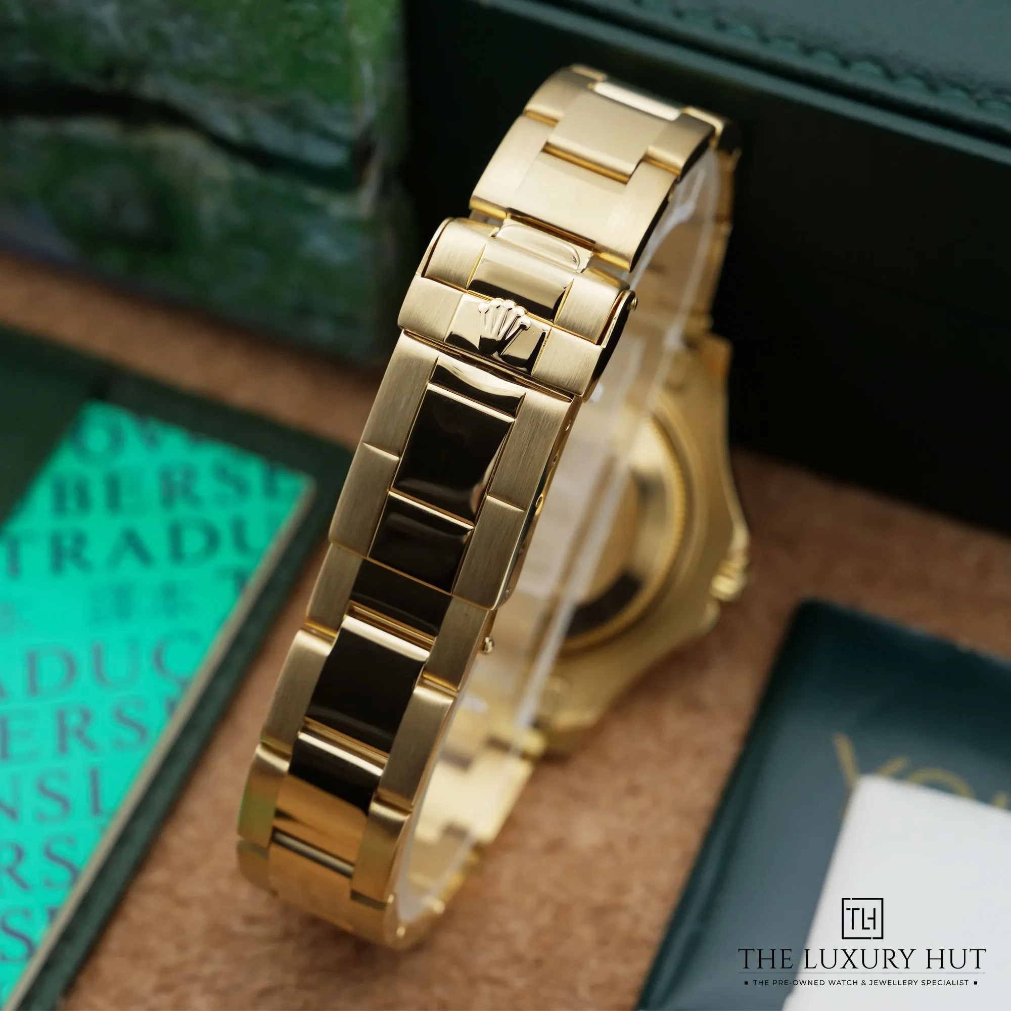 2026/03/dfd2d066-c5f3-4e11-bce1-7461af811219Rolex_Yacht-Master_18ct_Yellow_Gold_MOP_52718-e.jpg.webp