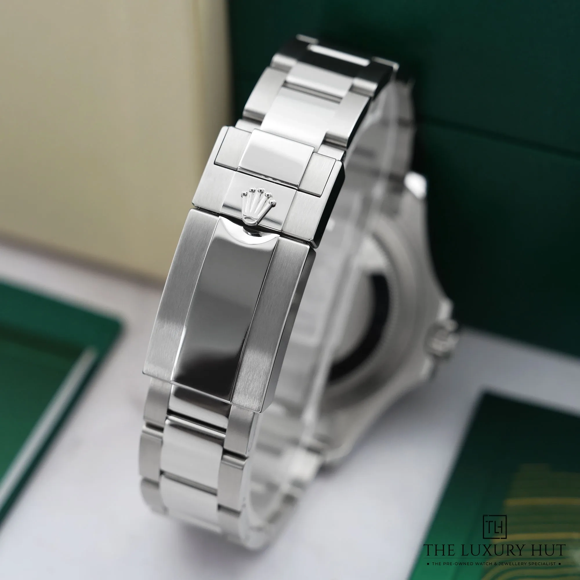 2026/03/e0eff622-b0be-422f-b7b7-40fbf532318eRolex_Yacht-Master_40_Steel_Platinum_Blue_52783-e.jpg.webp
